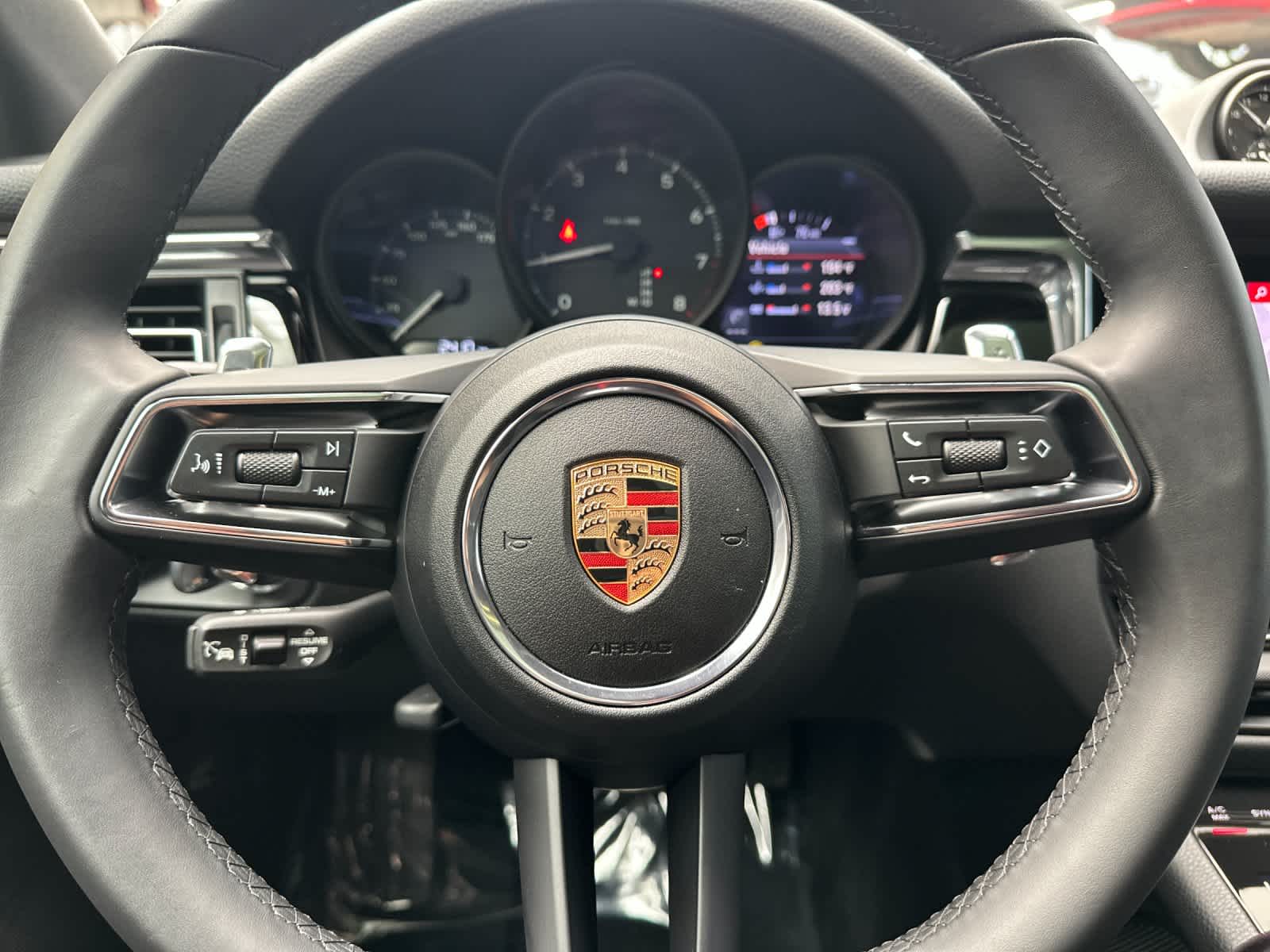 Thumbnail: 2025 Porsche Macan - 24