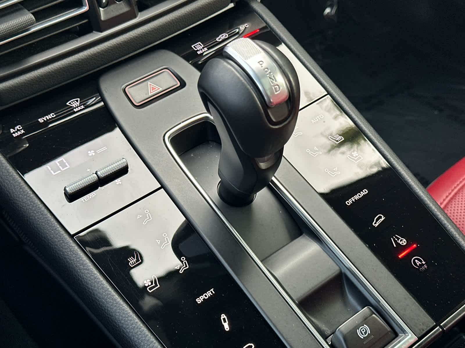 Thumbnail: 2025 Porsche Macan - 25