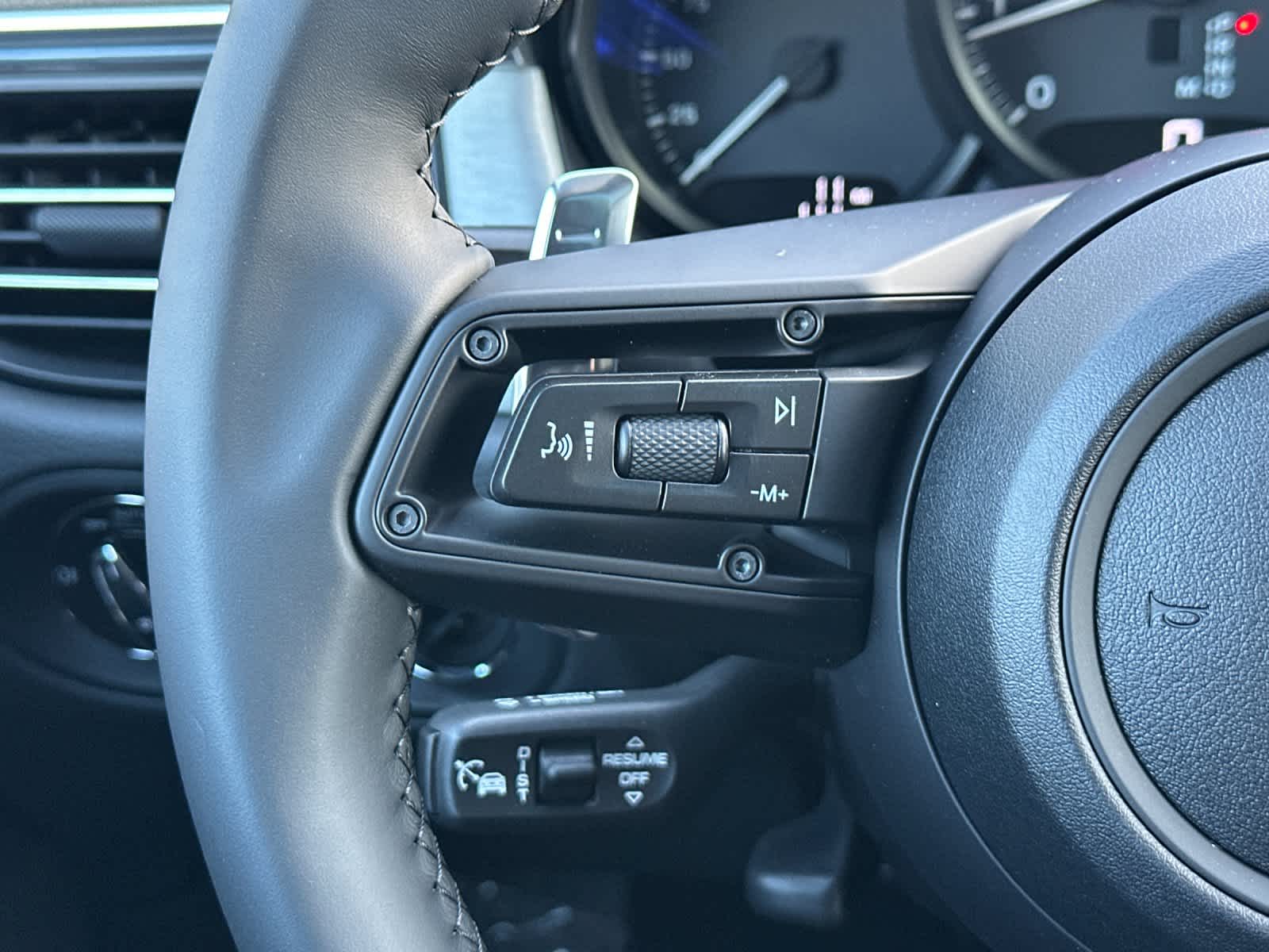 Thumbnail: 2026 Porsche Macan - 27