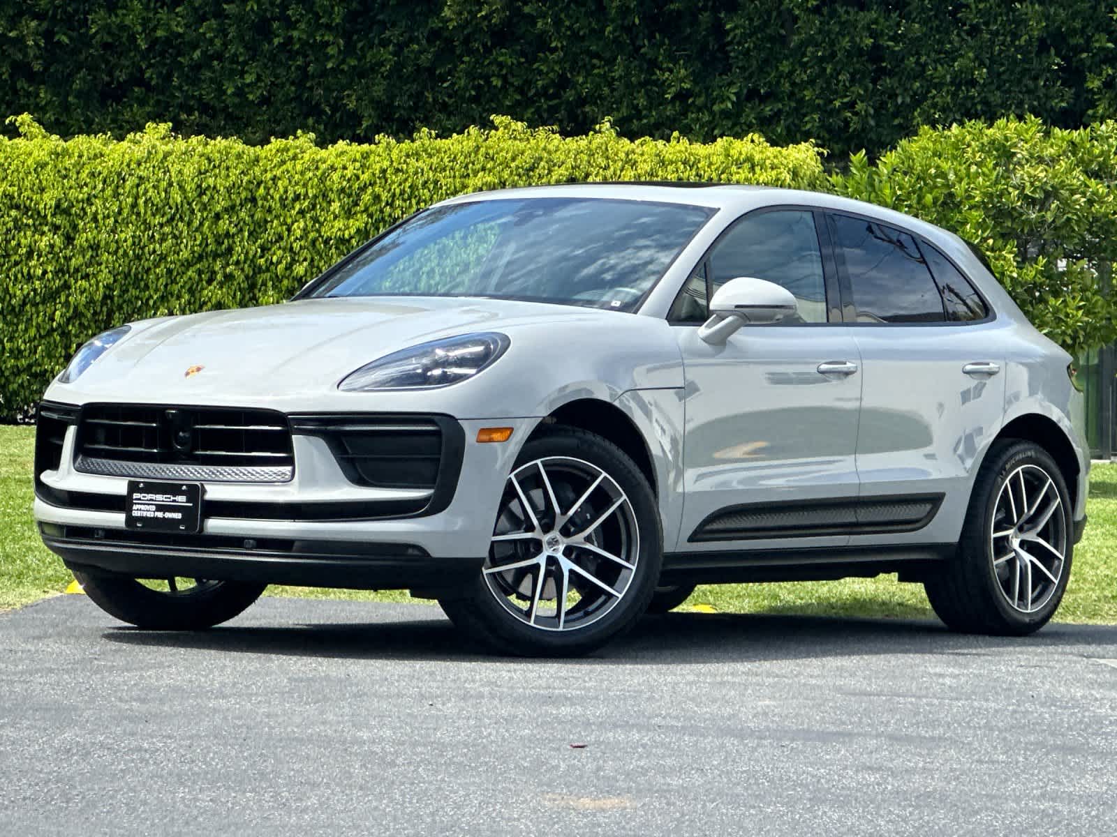 Thumbnail: 2025 Porsche Macan - 1
