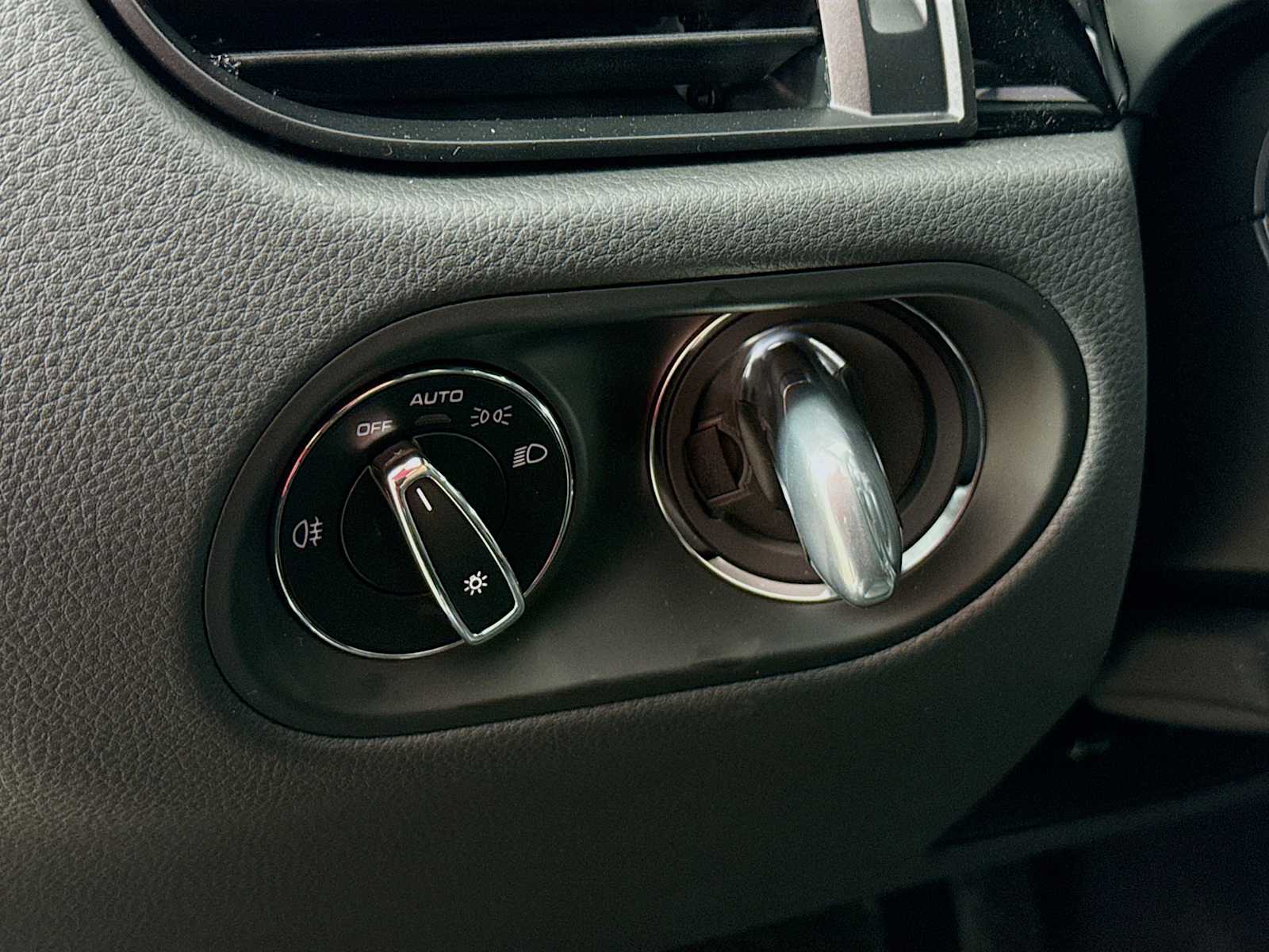 Thumbnail: 2026 Porsche Macan - 11