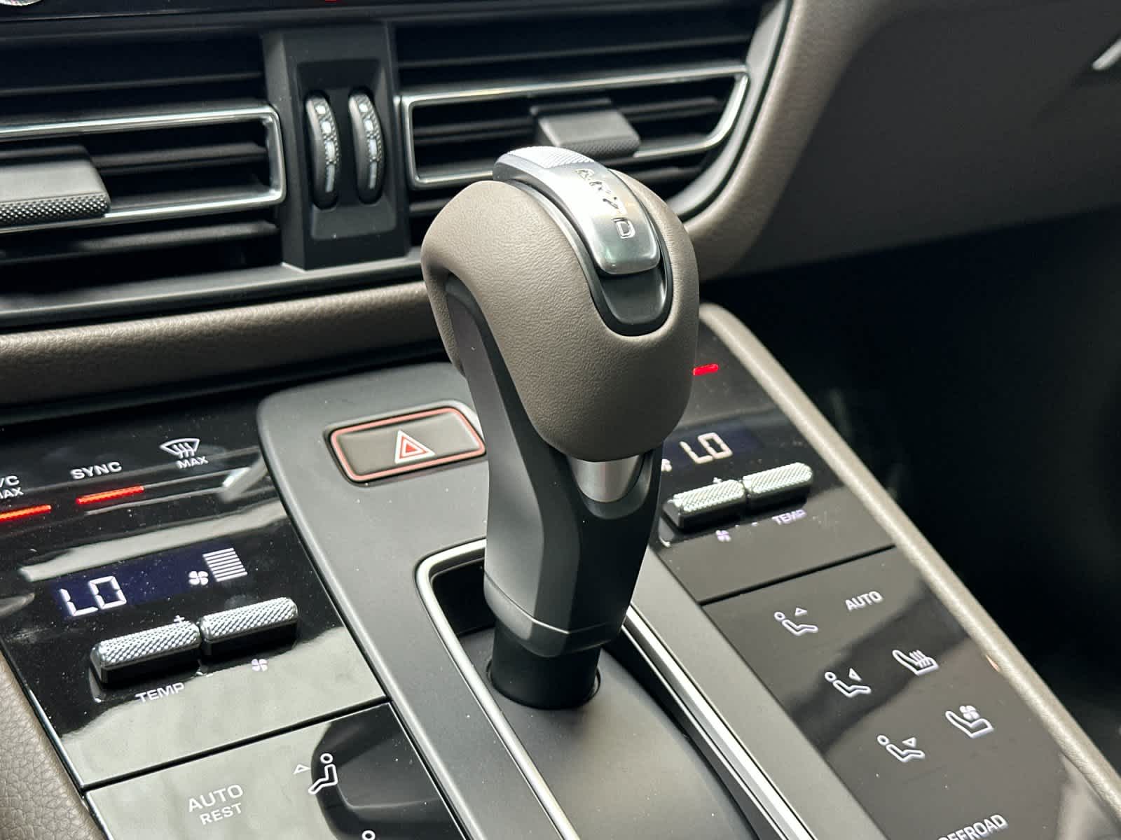 Thumbnail: 2026 Porsche Macan - 25