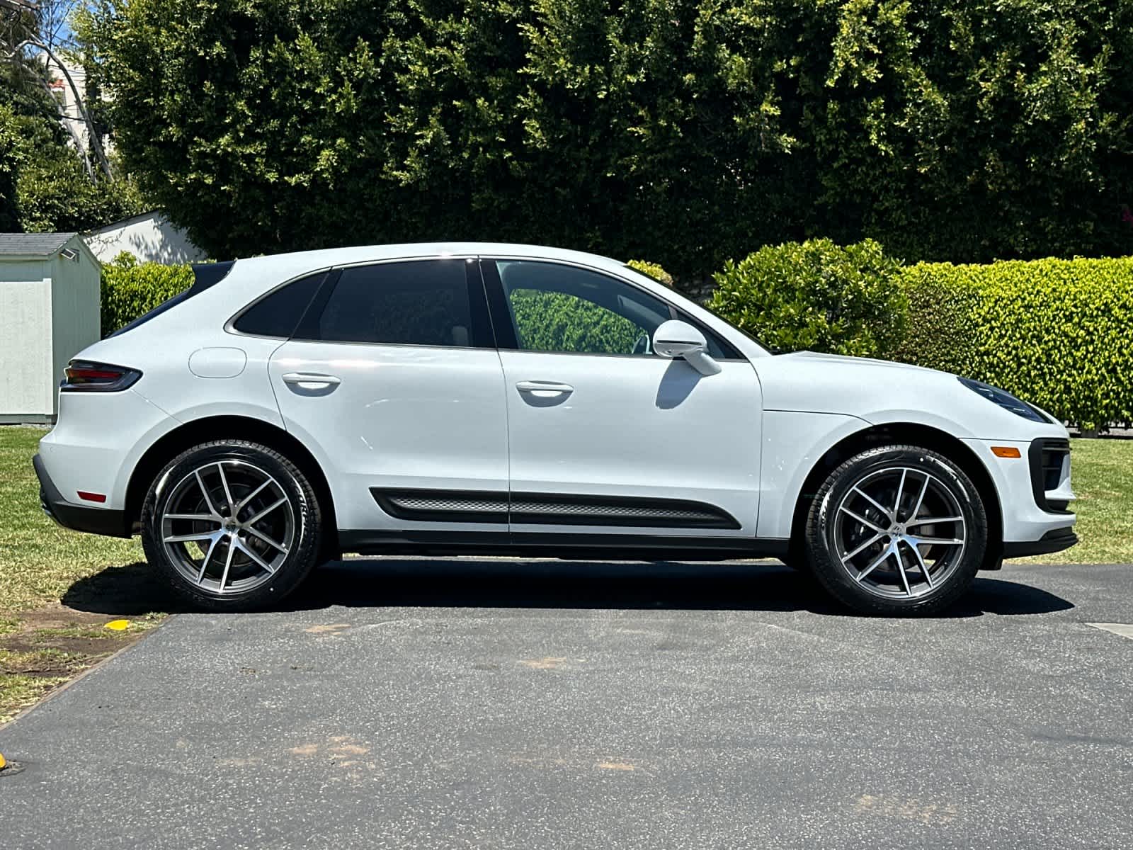 Thumbnail: 2026 Porsche Macan - 9