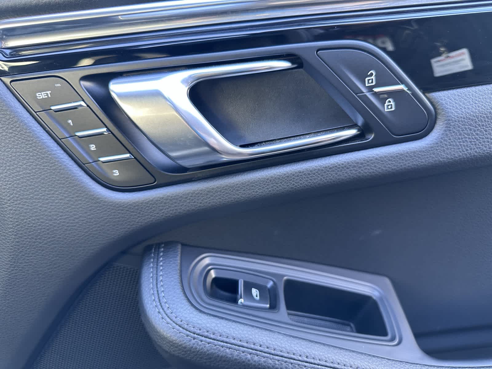 Thumbnail: 2025 Porsche Macan - 19