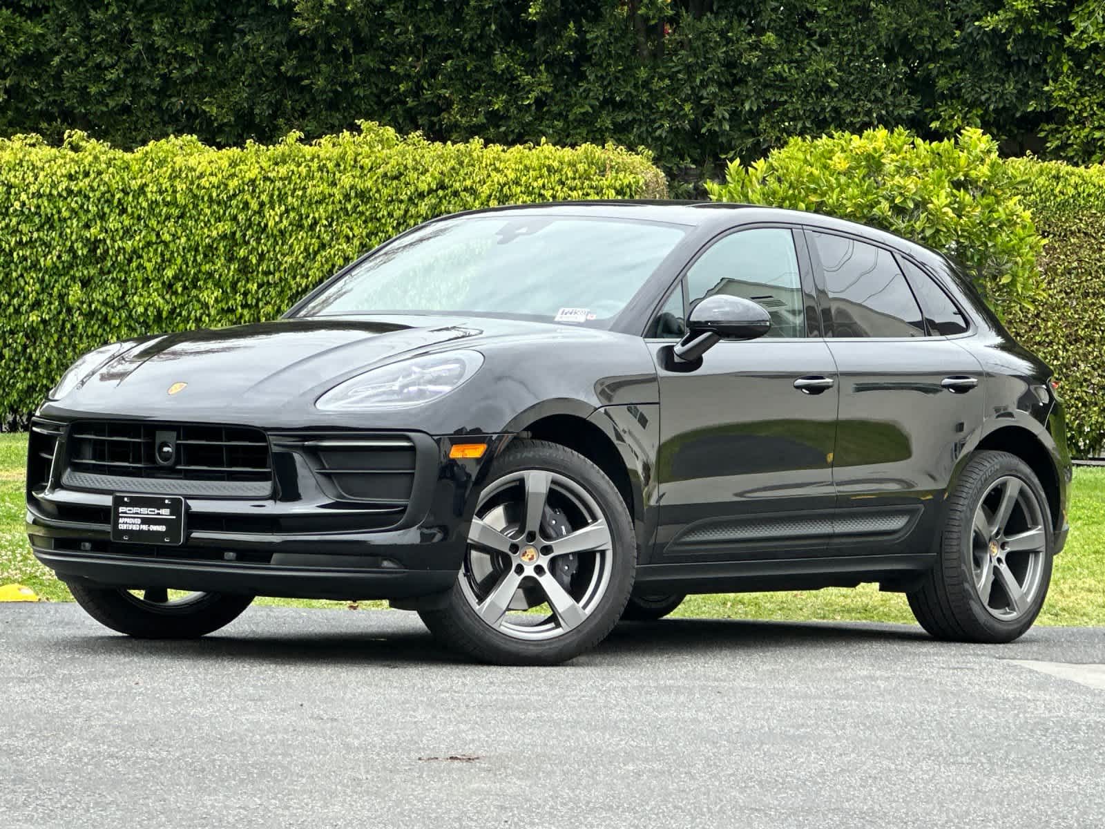 Thumbnail: 2026 Porsche Macan - 1