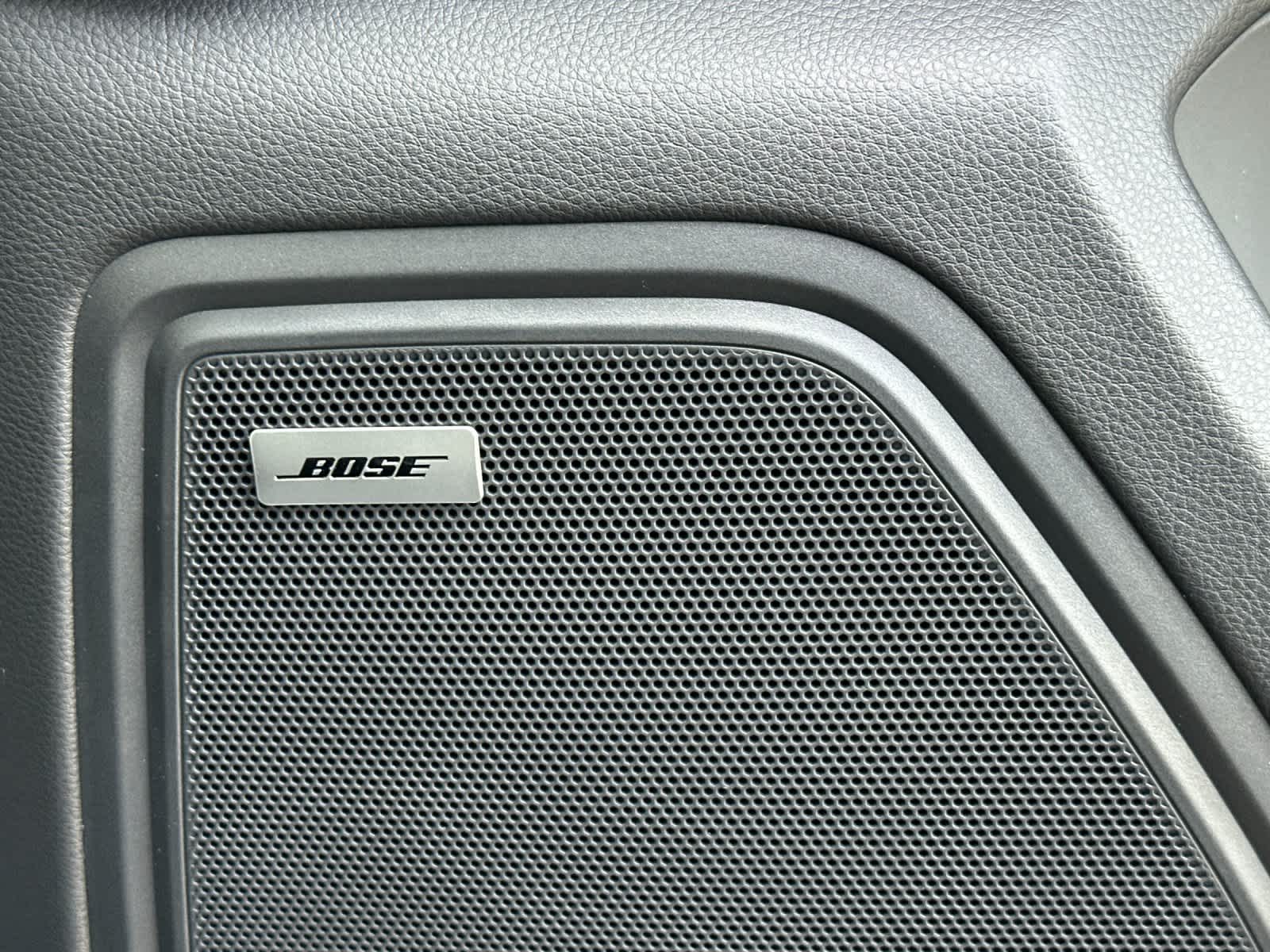 Thumbnail: 2026 Porsche Macan - 20