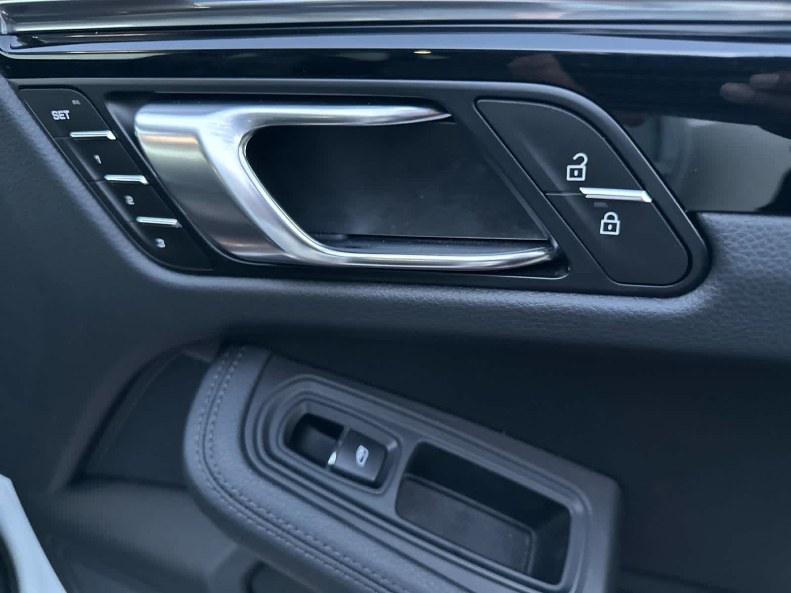 Thumbnail: 2025 Porsche Macan - 19