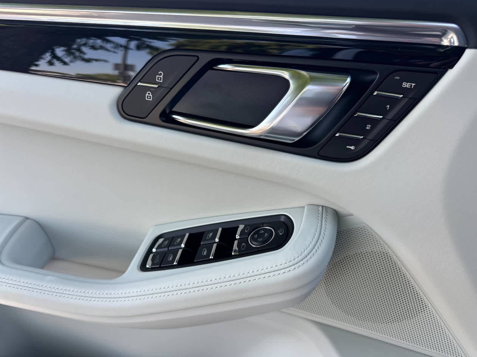 Thumbnail: 2026 Porsche Macan - 12