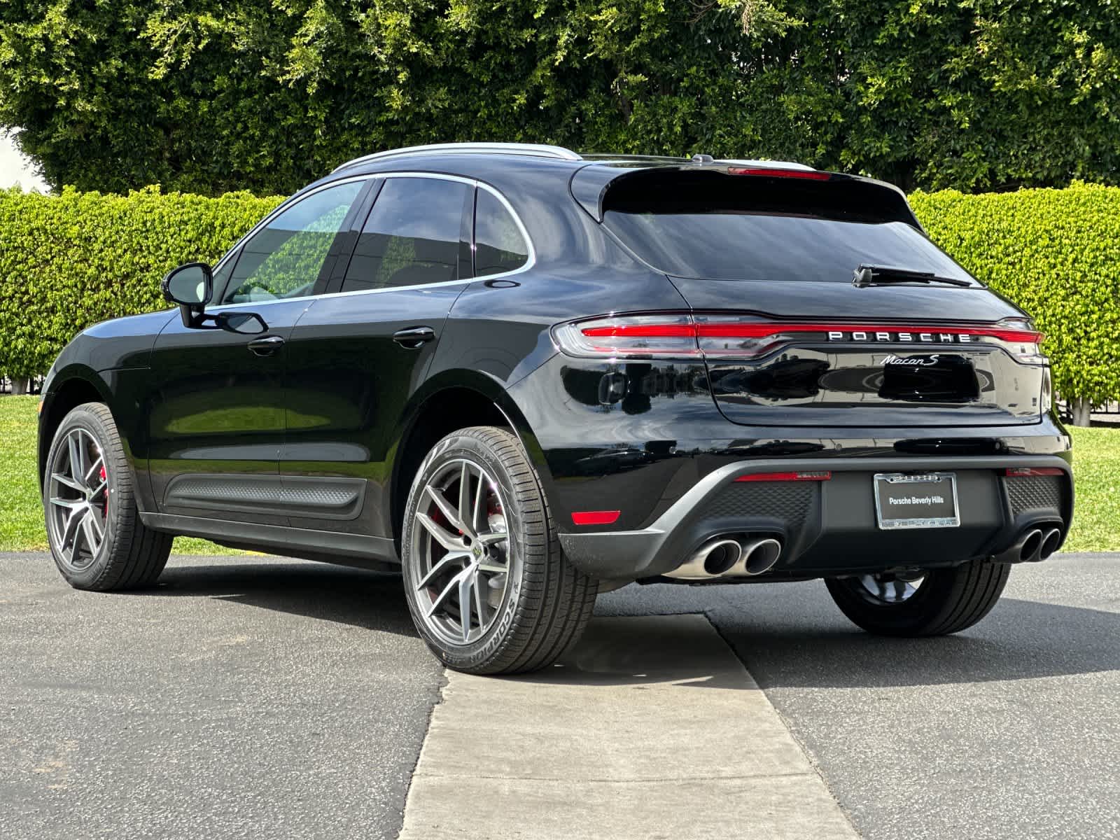 Thumbnail: 2026 Porsche Macan - 3
