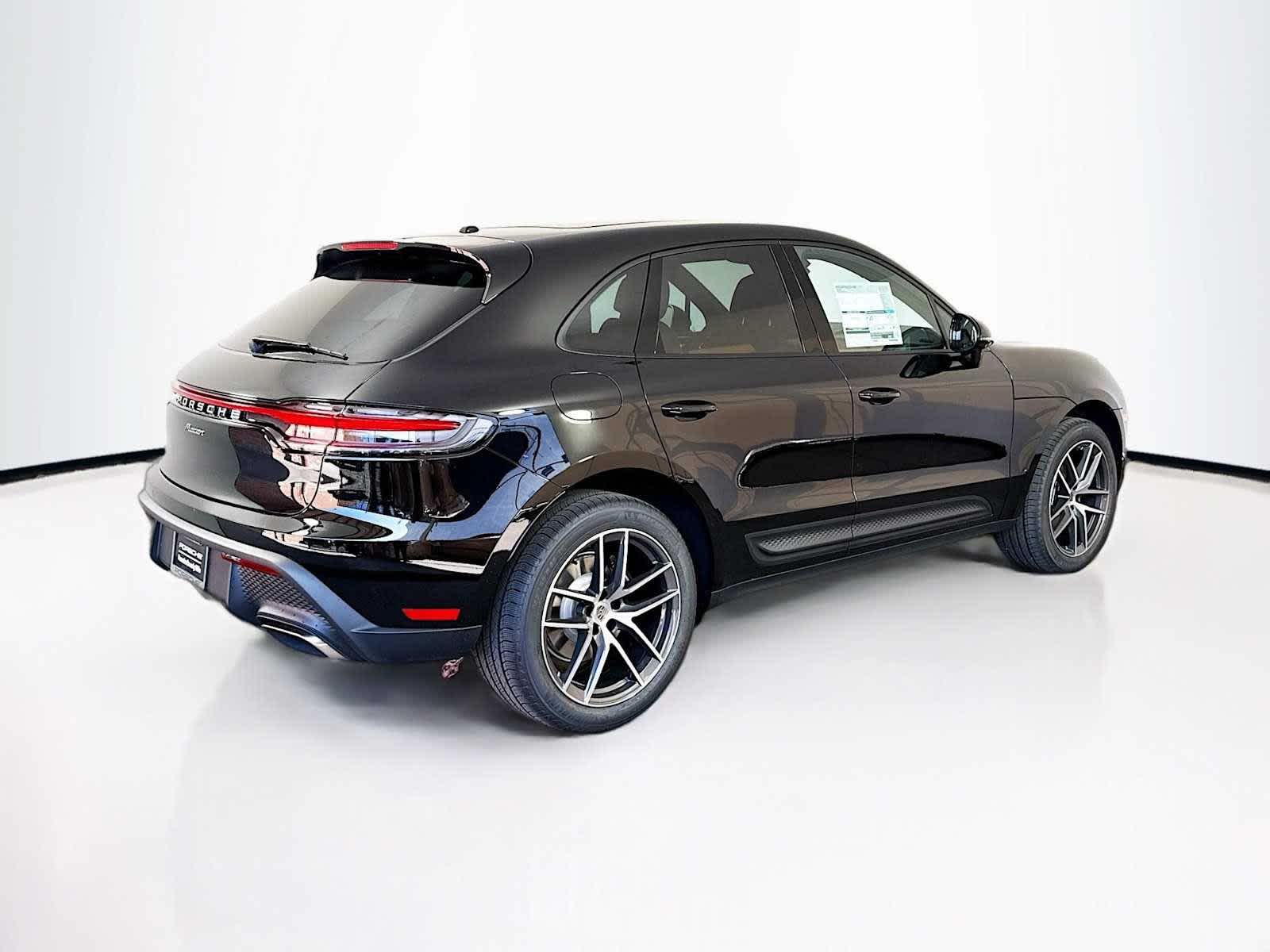 Thumbnail: 2026 Porsche Macan - 9