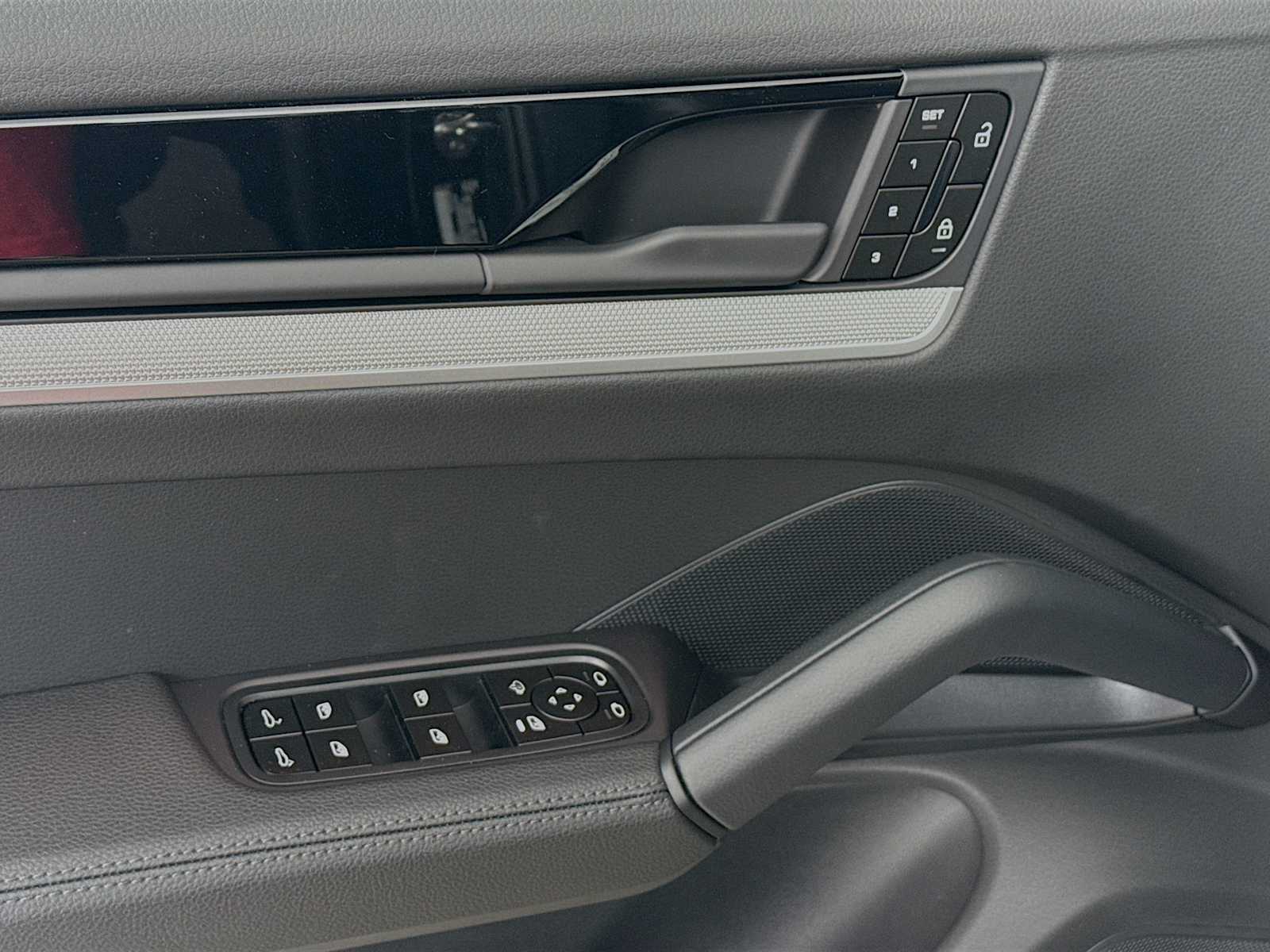 Thumbnail: 2026 Porsche Cayenne - 14