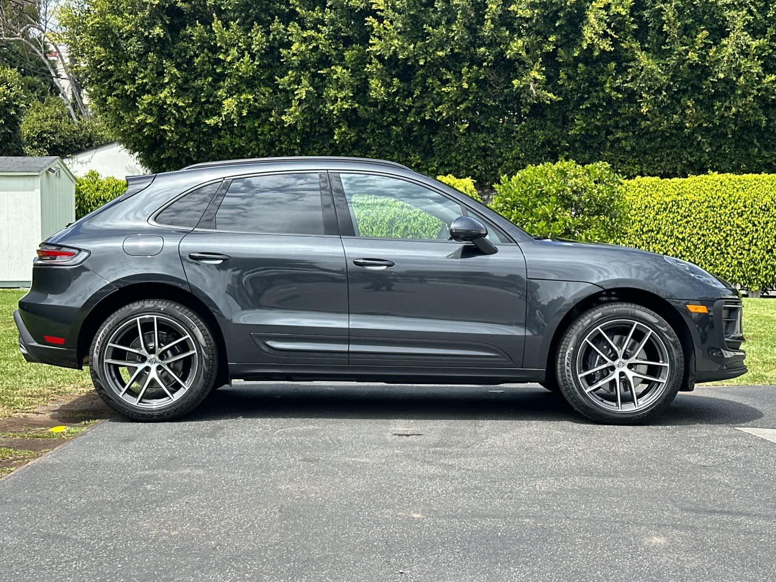 Thumbnail: 2026 Porsche Macan - 9