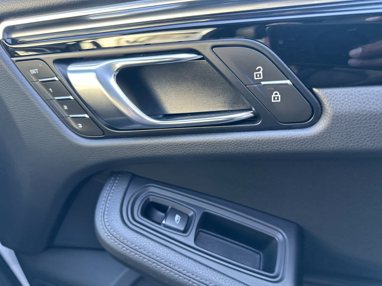 Thumbnail: 2025 Porsche Macan - 18