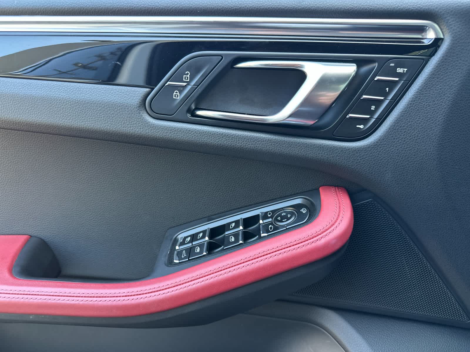 Thumbnail: 2025 Porsche Macan - 12