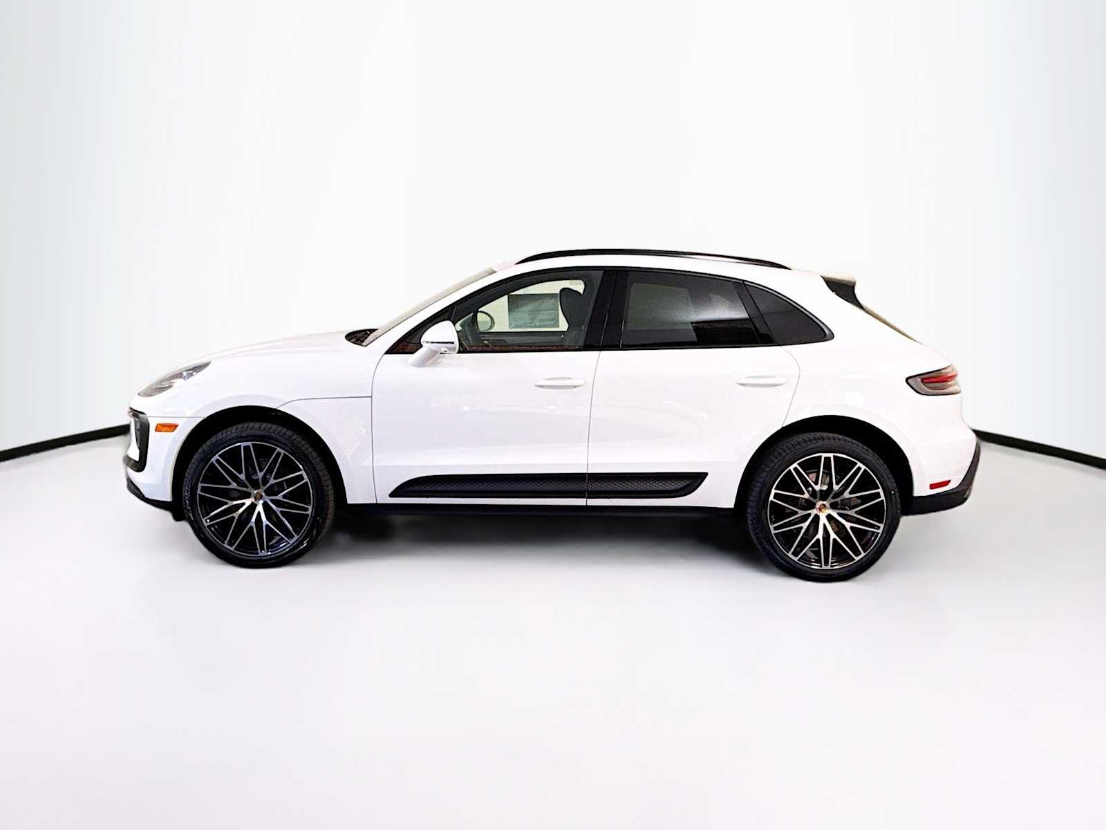 Thumbnail: 2026 Porsche Macan - 2