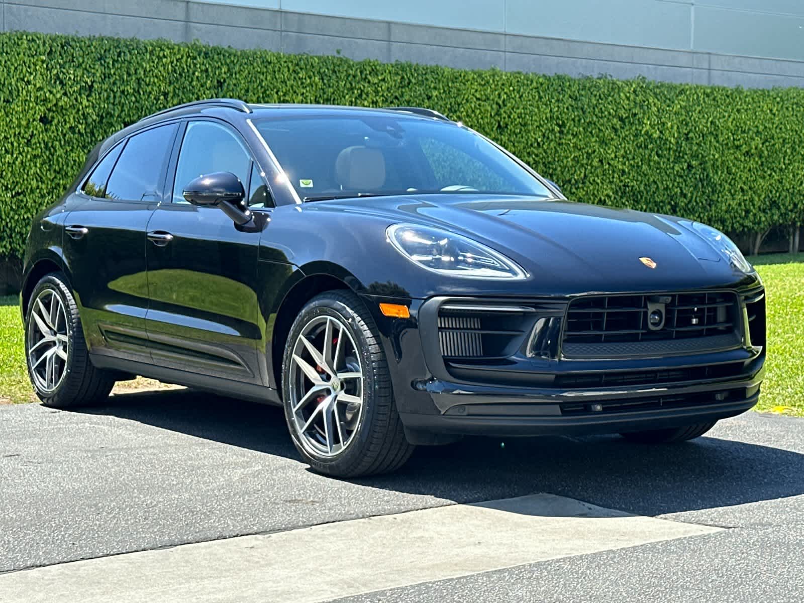 Thumbnail: 2026 Porsche Macan - 10