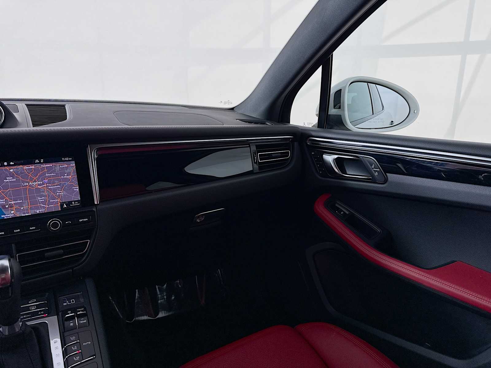 Thumbnail: 2021 Porsche Macan - 20