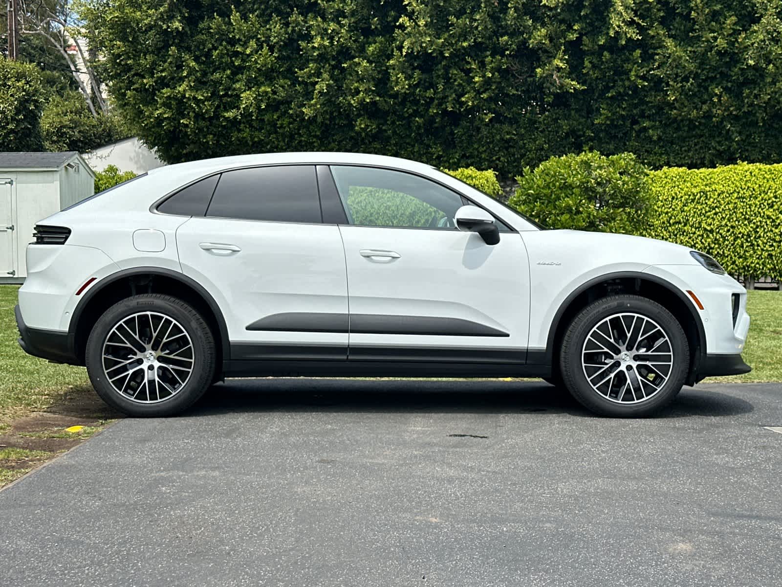 Thumbnail: 2026 Porsche Macan - 9