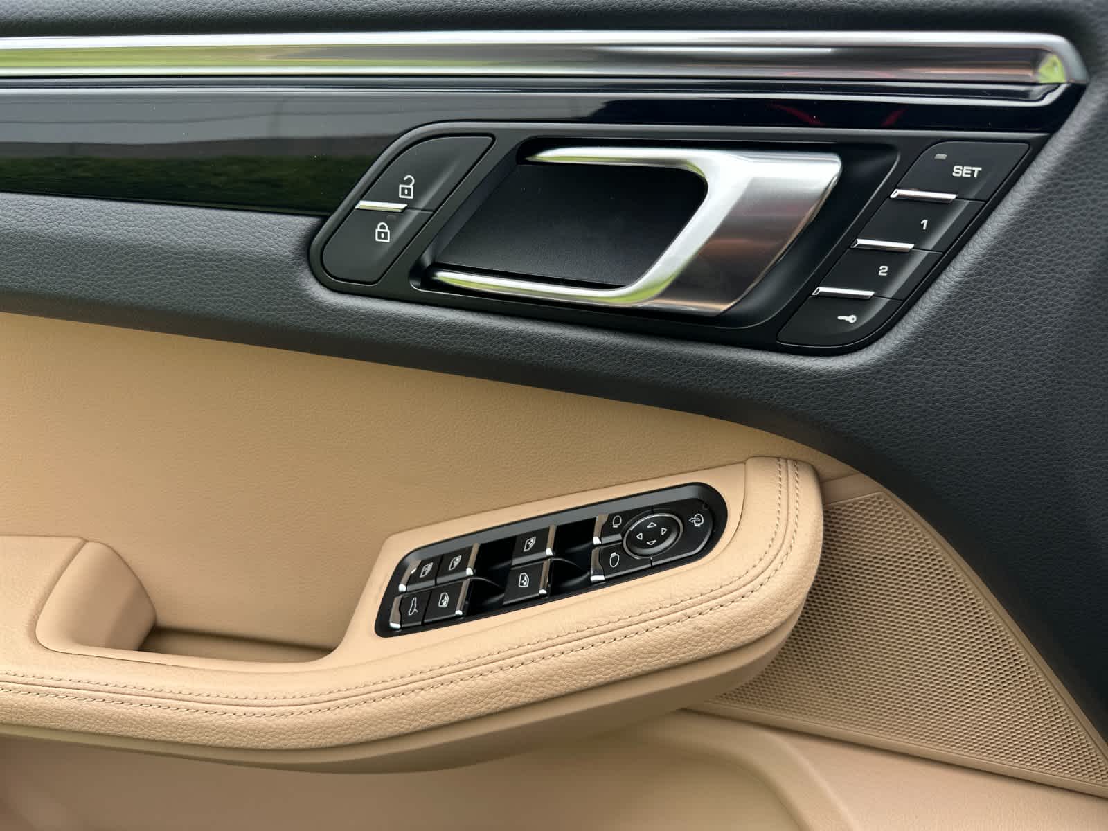 Thumbnail: 2026 Porsche Macan - 12