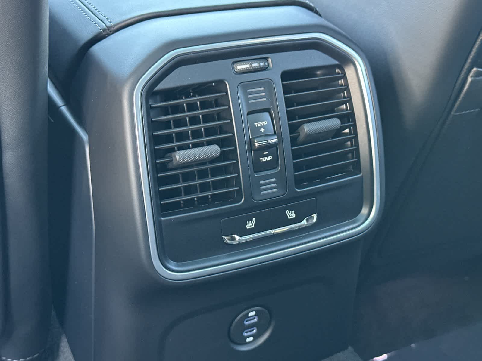 Thumbnail: 2026 Porsche Macan - 14