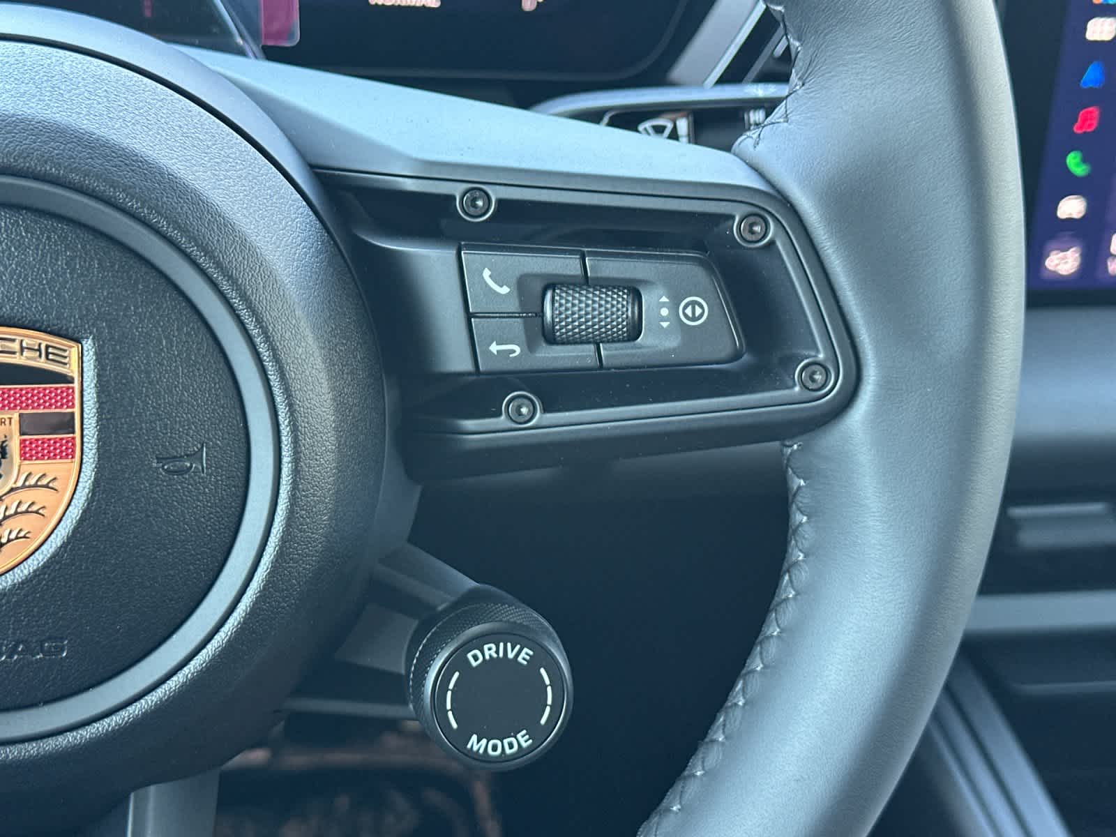 Thumbnail: 2026 Porsche Macan - 29