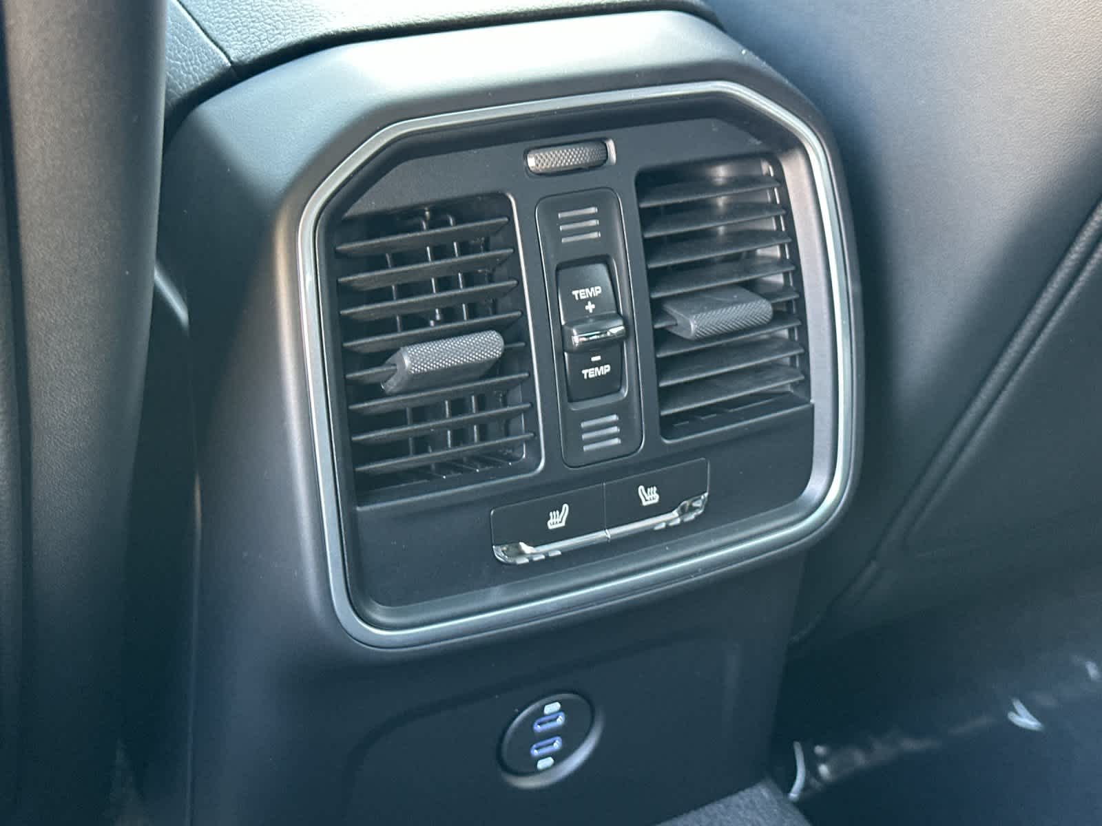 Thumbnail: 2026 Porsche Macan - 14