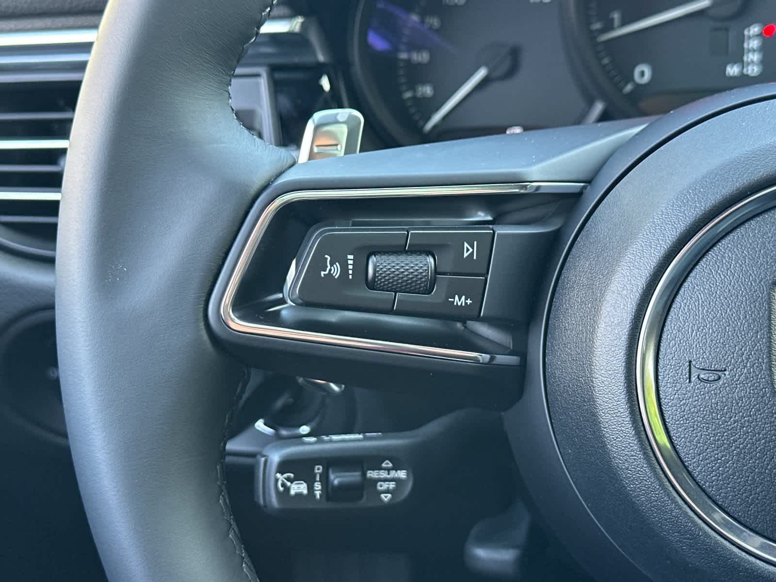 Thumbnail: 2026 Porsche Macan - 27