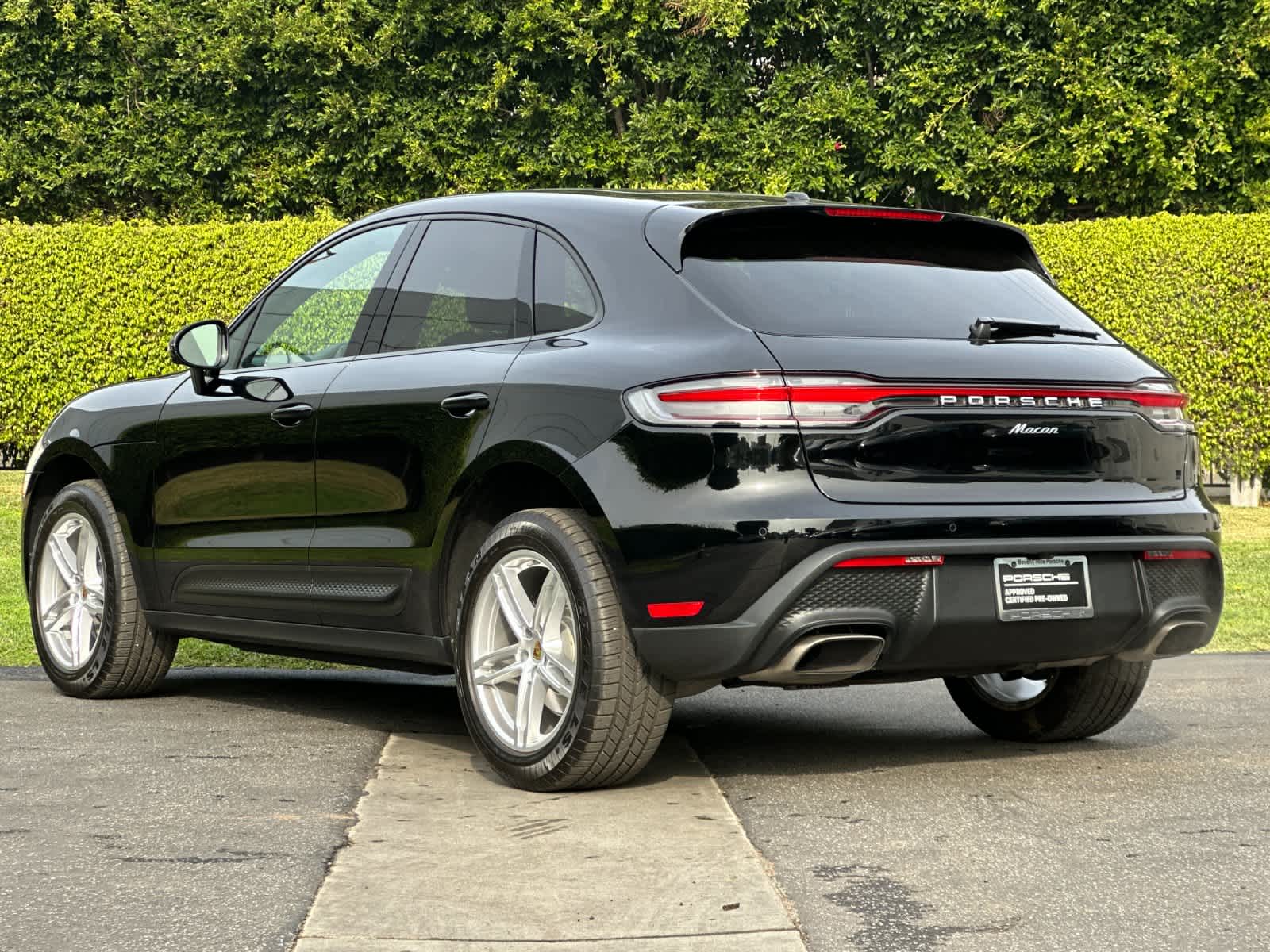 Thumbnail: 2025 Porsche Macan - 3
