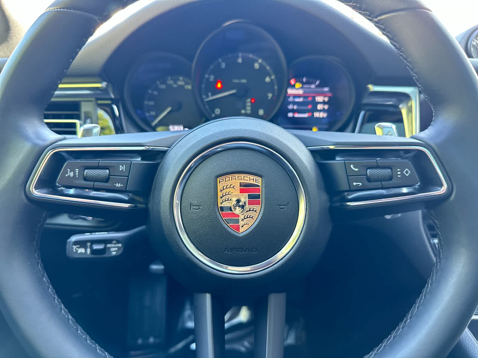 Thumbnail: 2025 Porsche Macan - 25