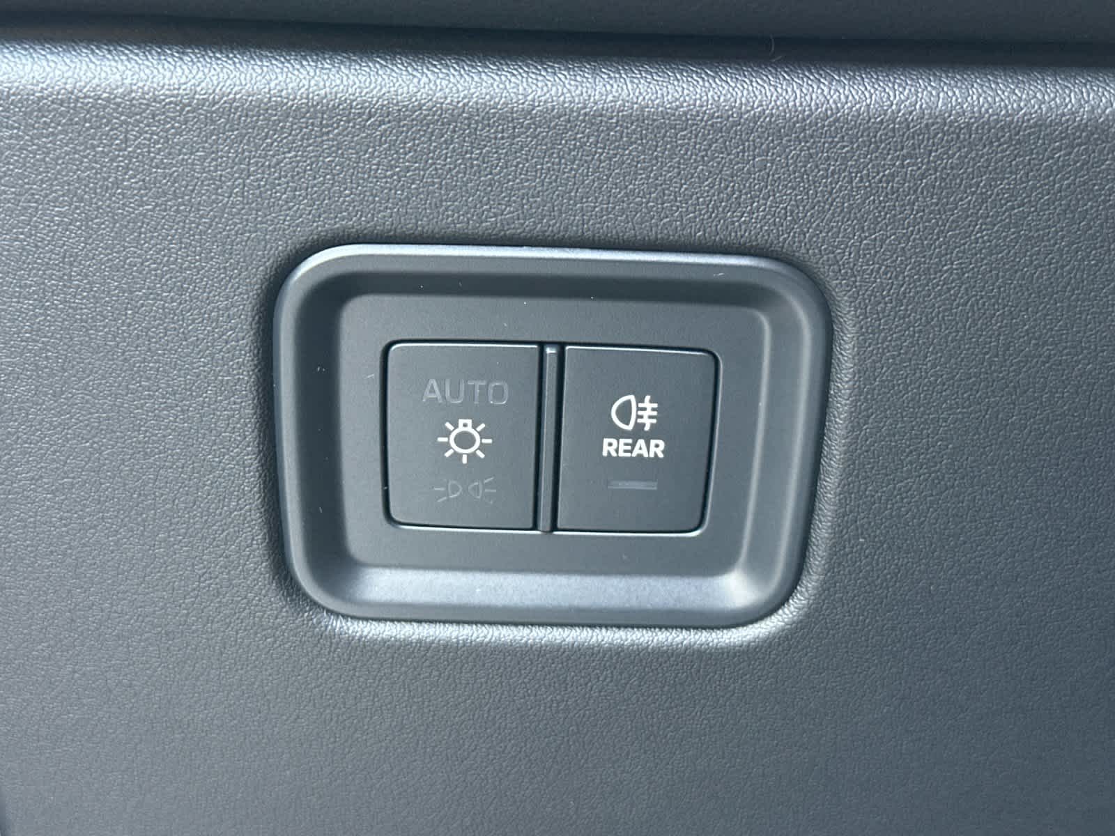 Thumbnail: 2025 Porsche Macan - 31