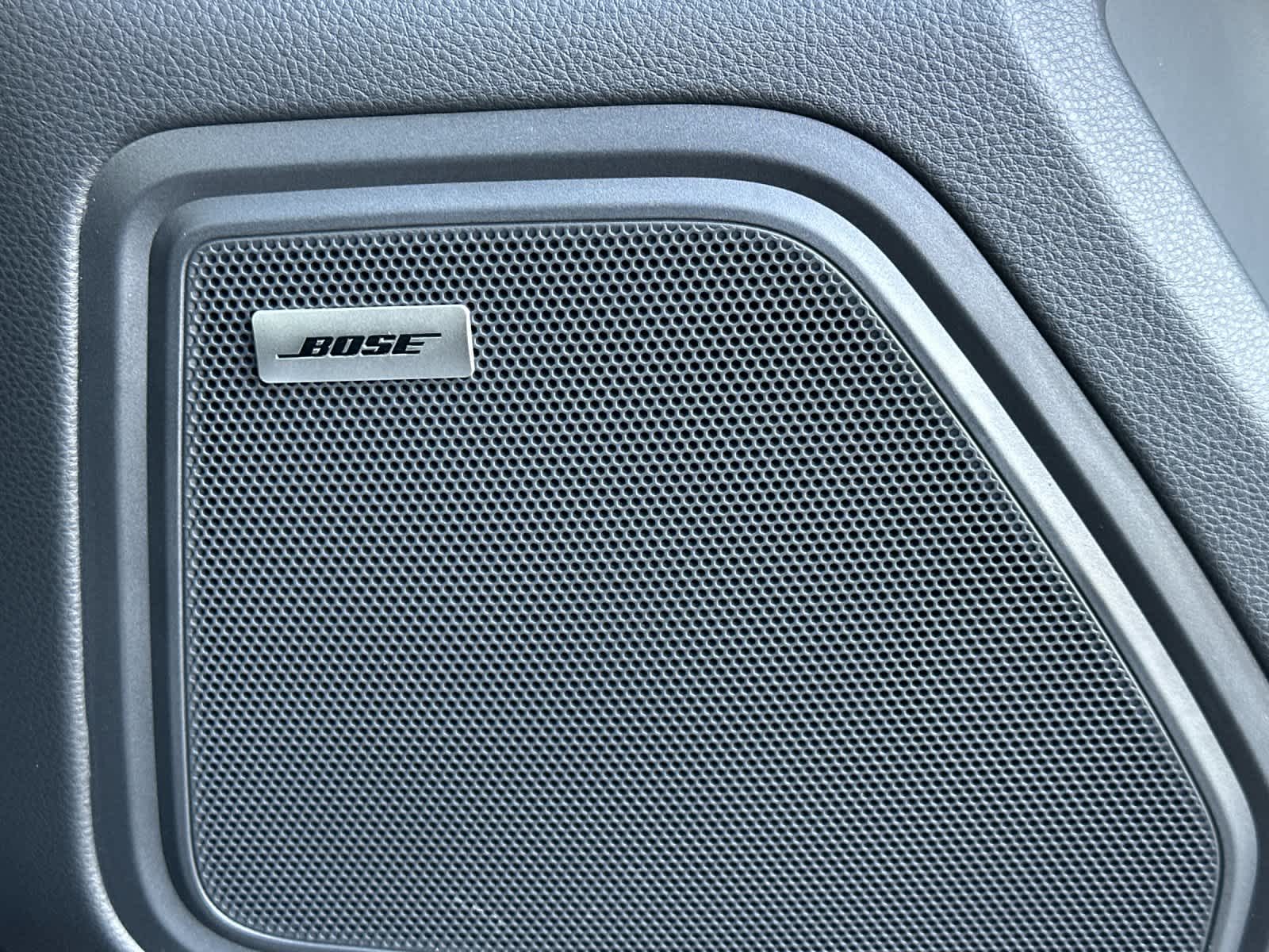 Thumbnail: 2026 Porsche Macan - 20