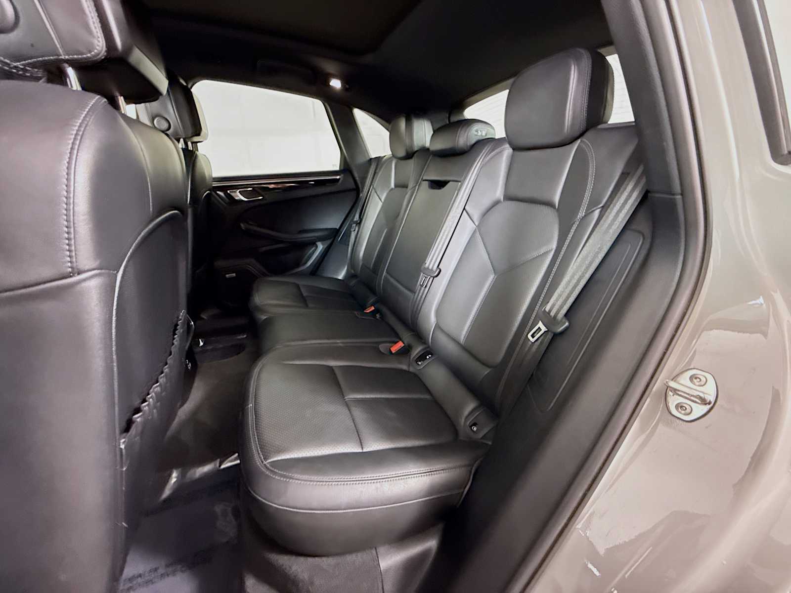 Thumbnail: 2021 Porsche Macan - 18