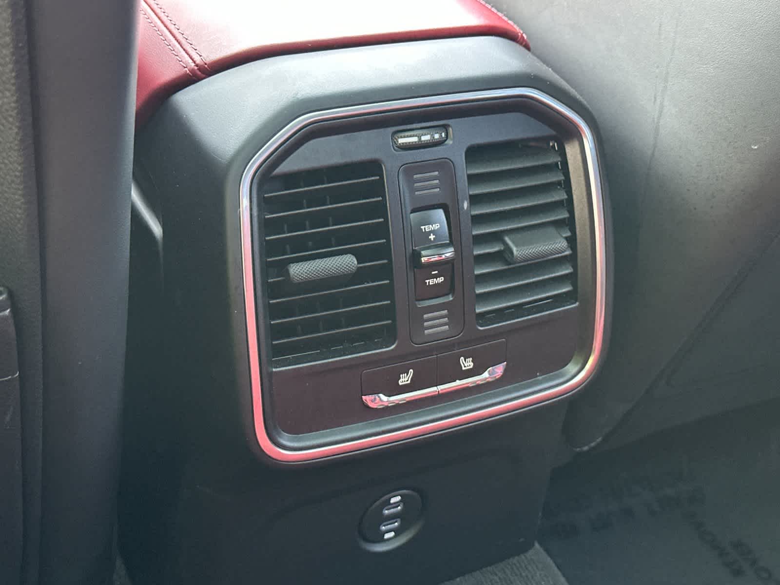 Thumbnail: 2025 Porsche Macan - 14