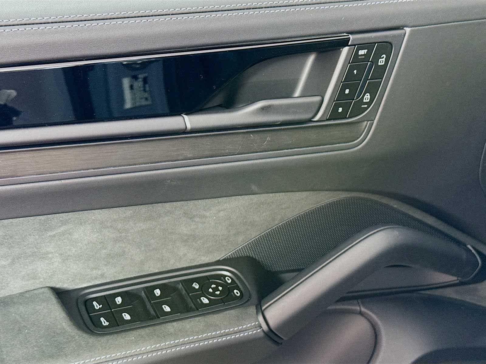 Thumbnail: 2025 Porsche Cayenne - 14