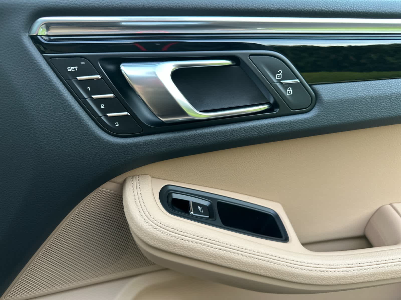 Thumbnail: 2025 Porsche Macan - 19