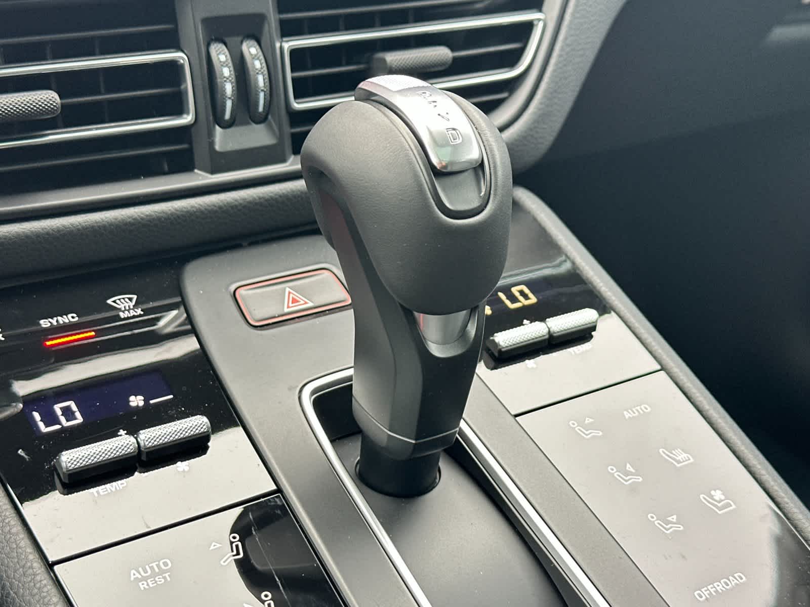 Thumbnail: 2026 Porsche Macan - 25