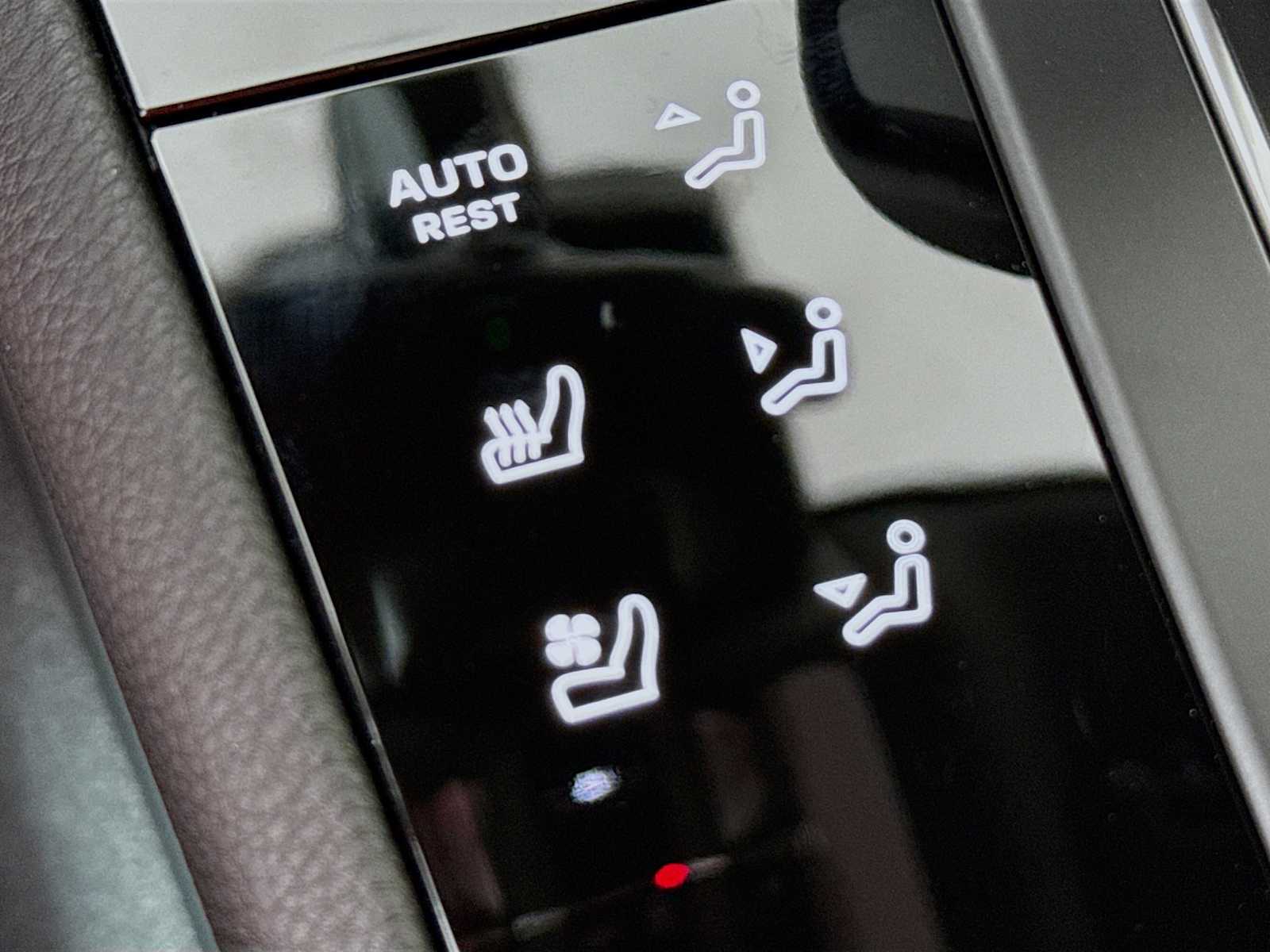 Thumbnail: 2026 Porsche Macan - 16