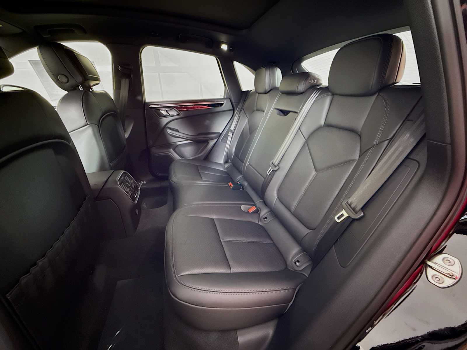 Thumbnail: 2026 Porsche Macan - 17