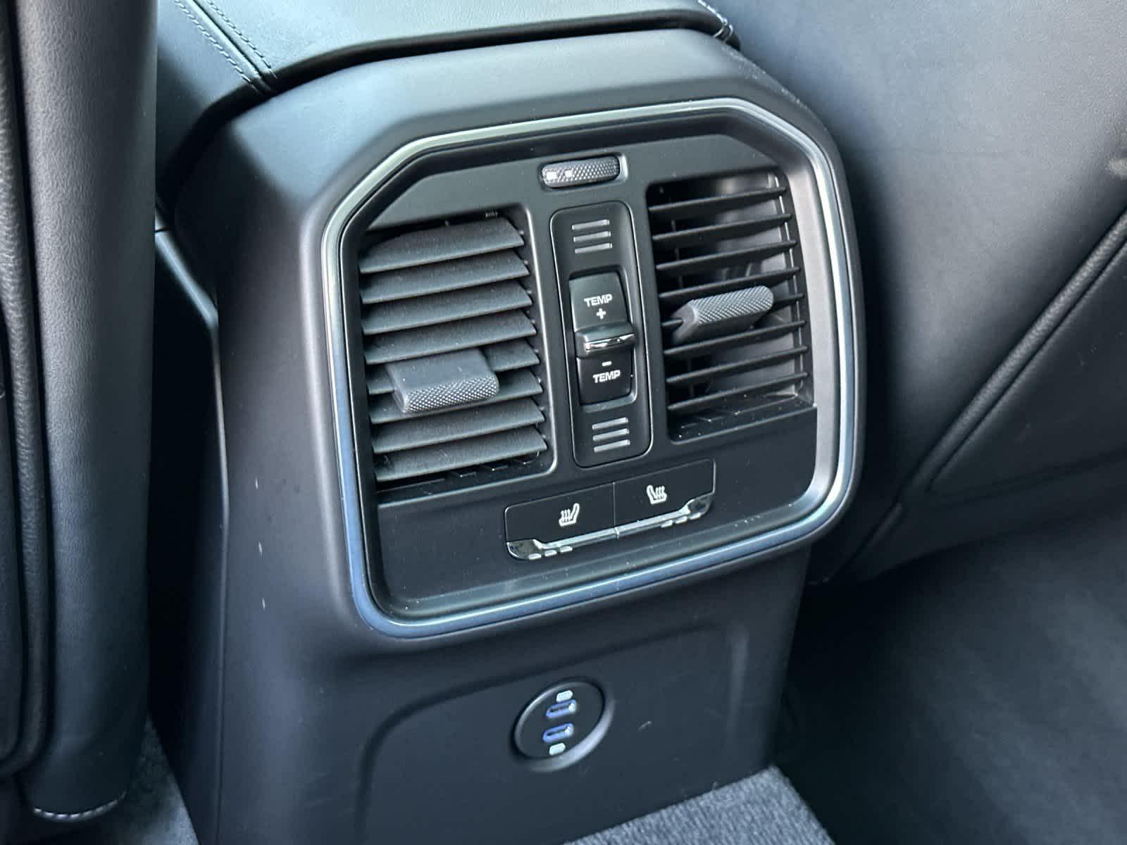 Thumbnail: 2025 Porsche Macan - 14