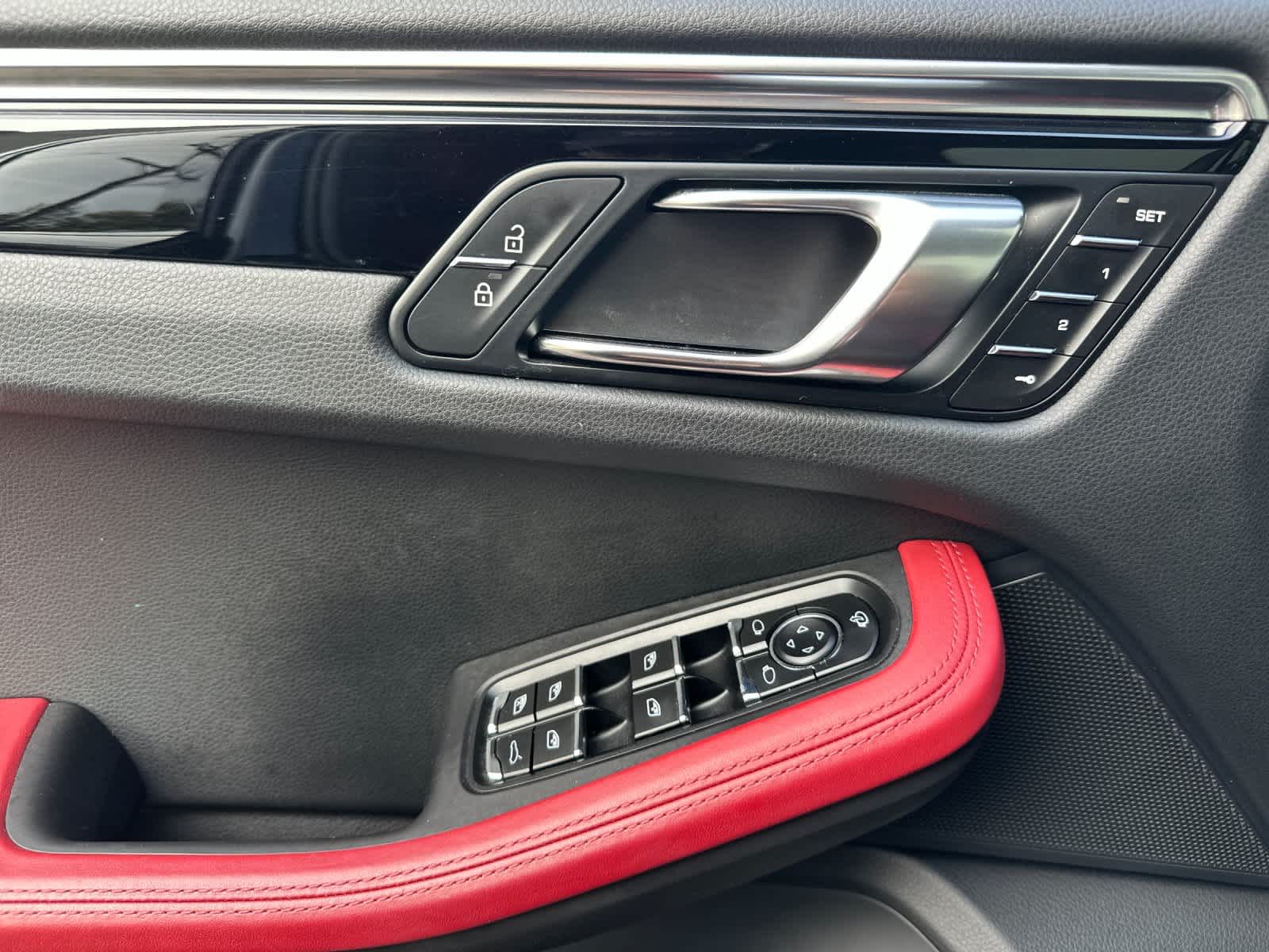 Thumbnail: 2025 Porsche Macan - 12