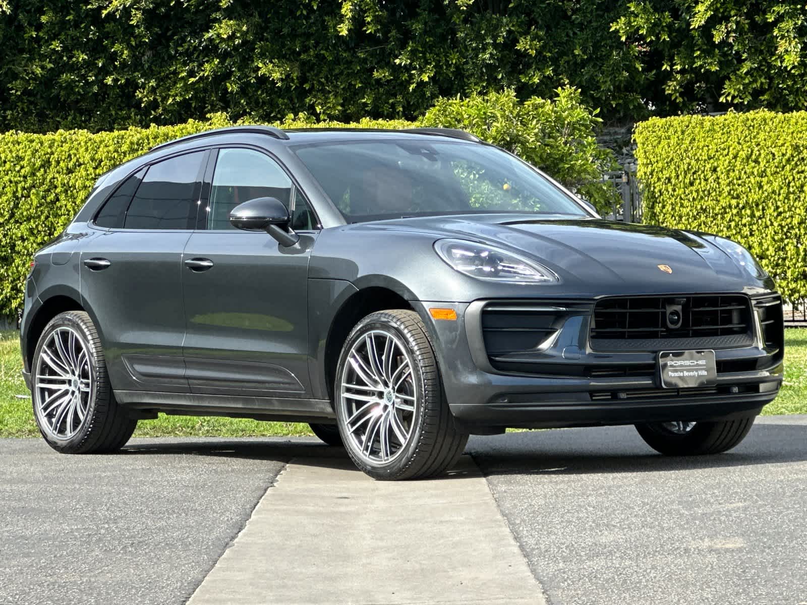 Thumbnail: 2025 Porsche Macan - 10