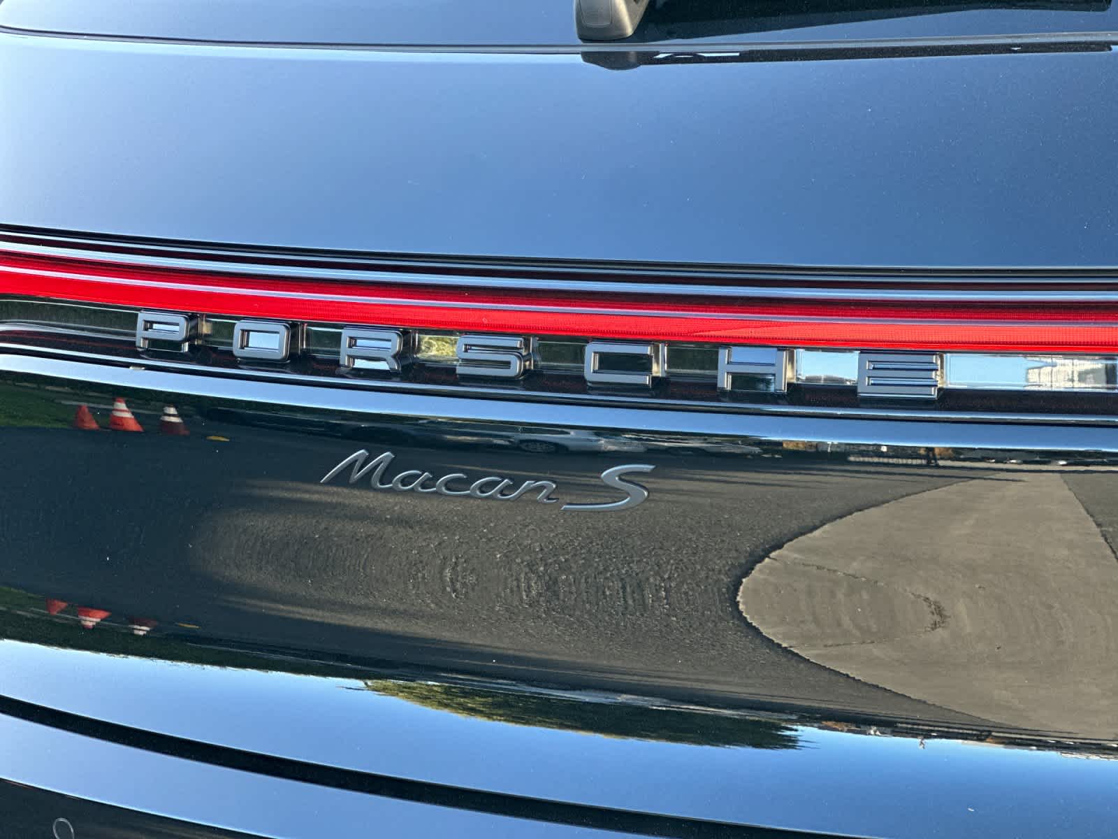 Thumbnail: 2025 Porsche Macan - 32