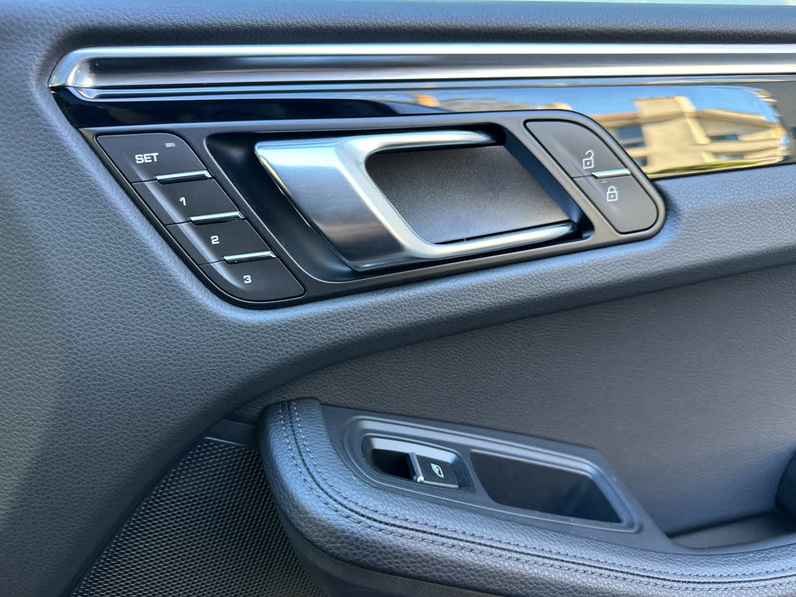 Thumbnail: 2025 Porsche Macan - 19