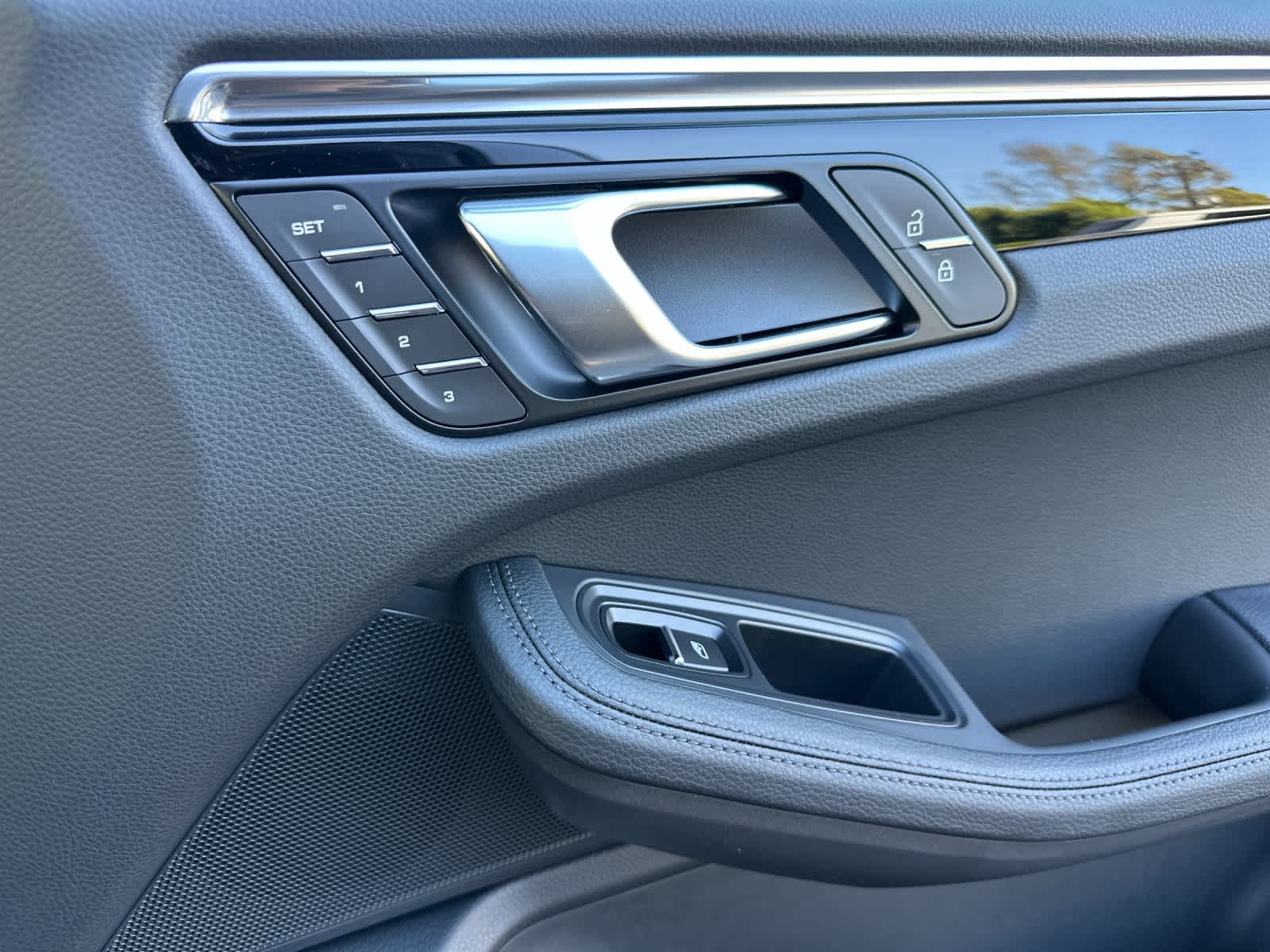 Thumbnail: 2026 Porsche Macan - 19