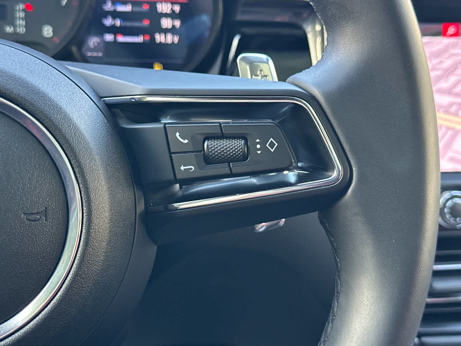 Thumbnail: 2025 Porsche Macan - 28