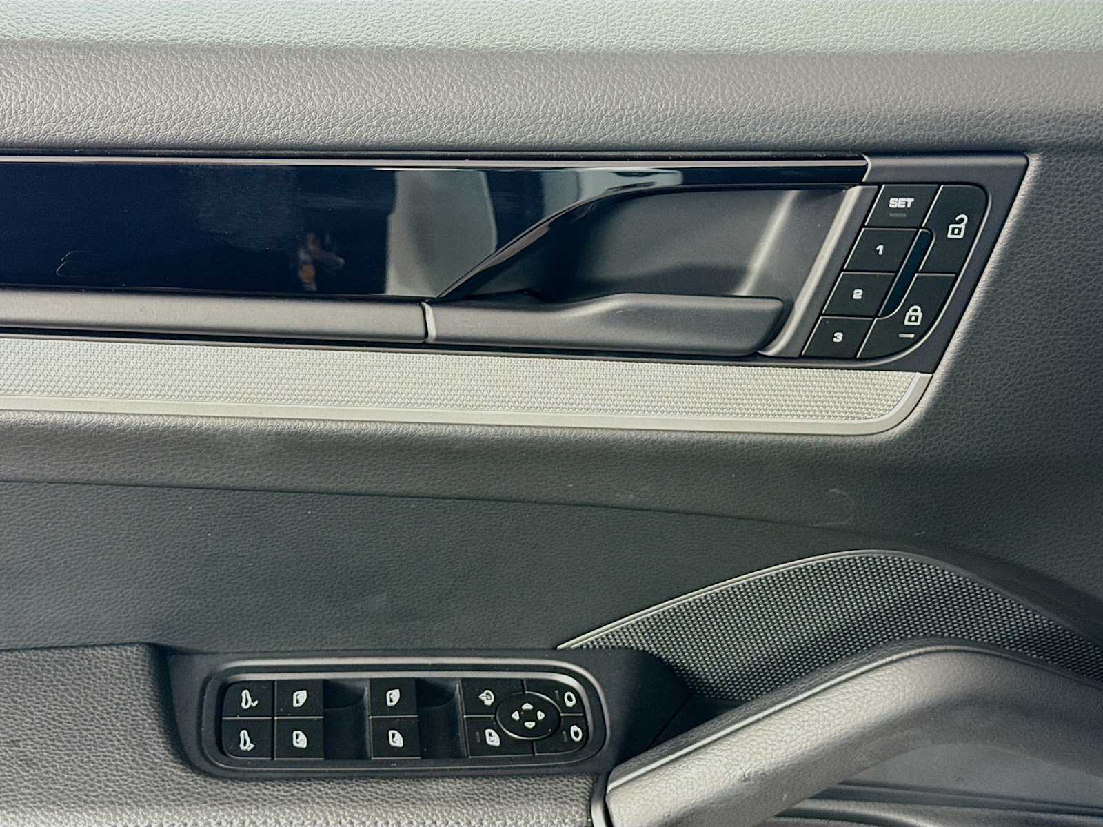 Thumbnail: 2024 Porsche Cayenne - 14