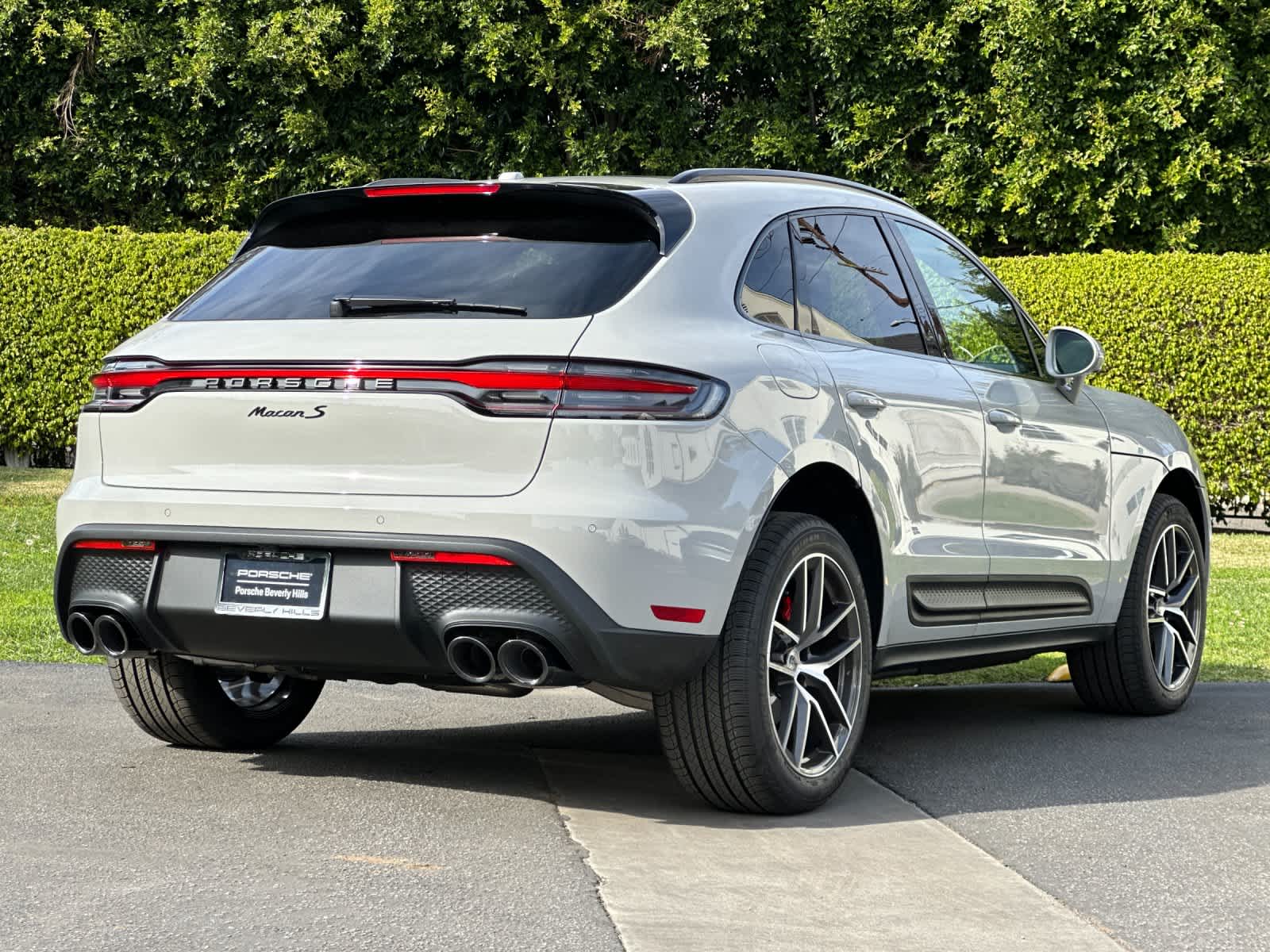 Thumbnail: 2026 Porsche Macan - 8