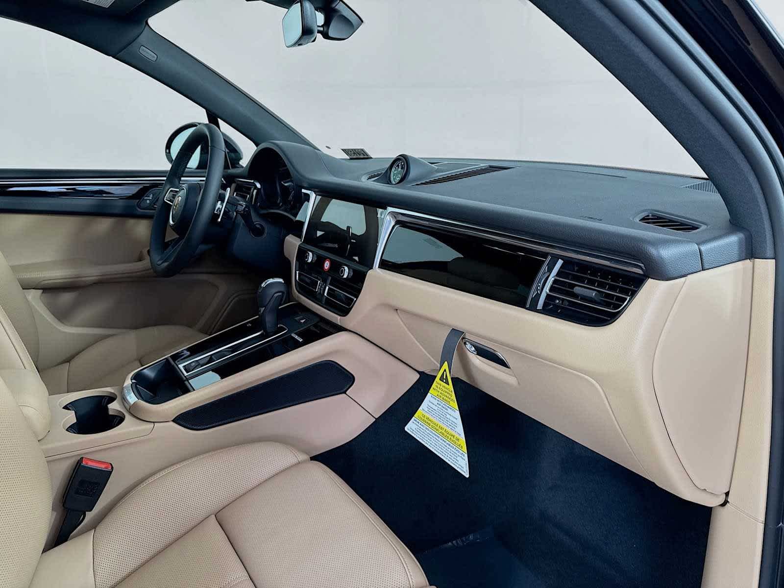 Thumbnail: 2026 Porsche Macan - 22