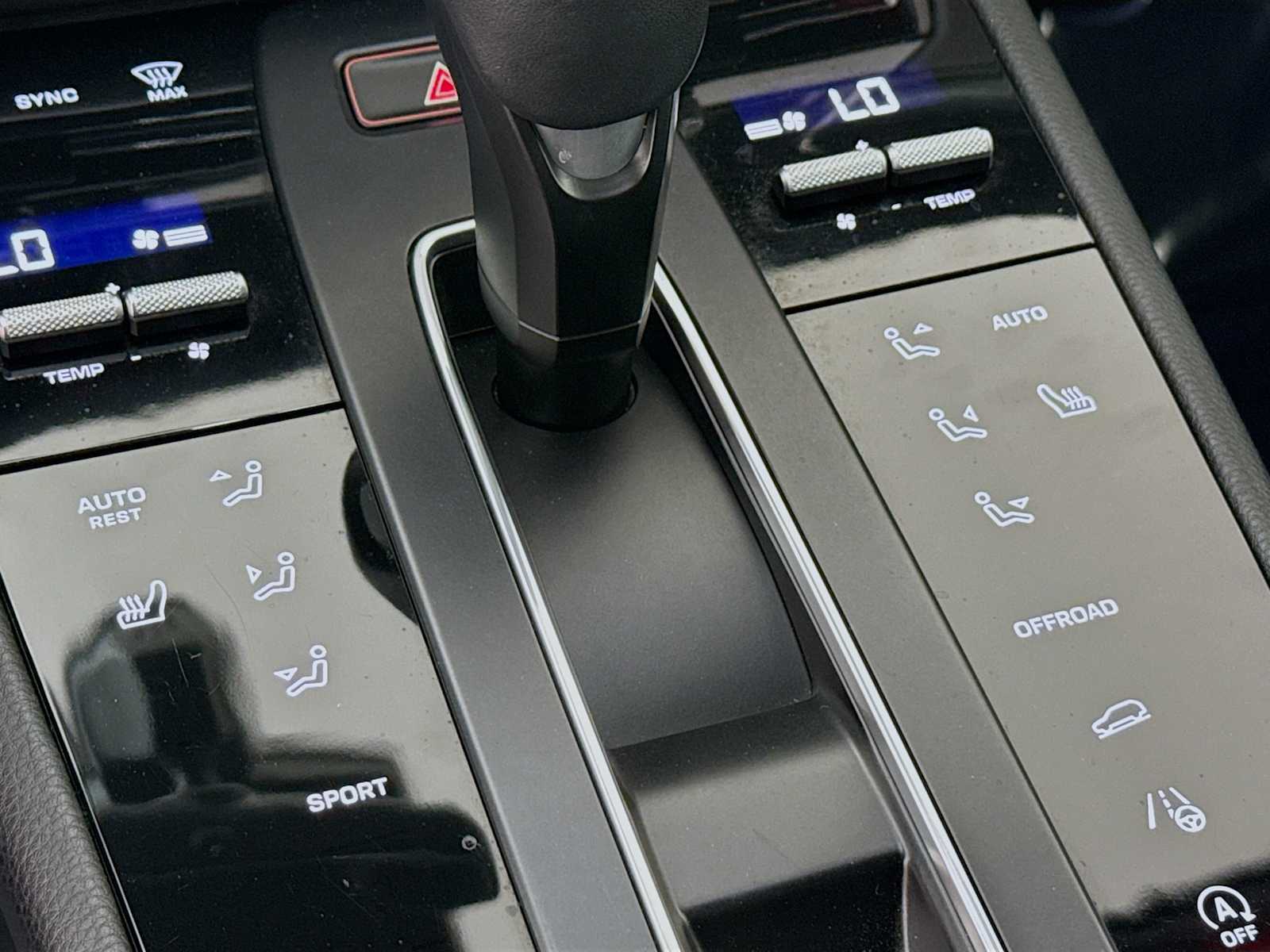 Thumbnail: 2023 Porsche Macan - 17