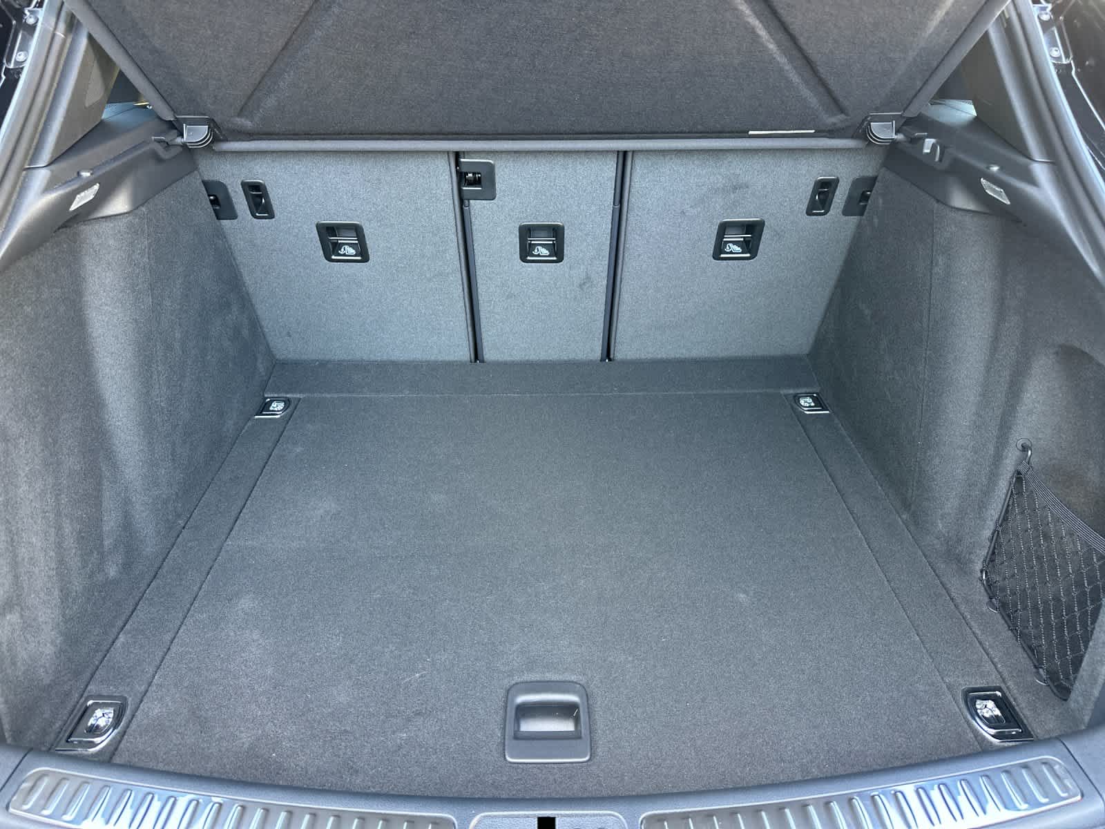 Thumbnail: 2026 Porsche Macan - 16